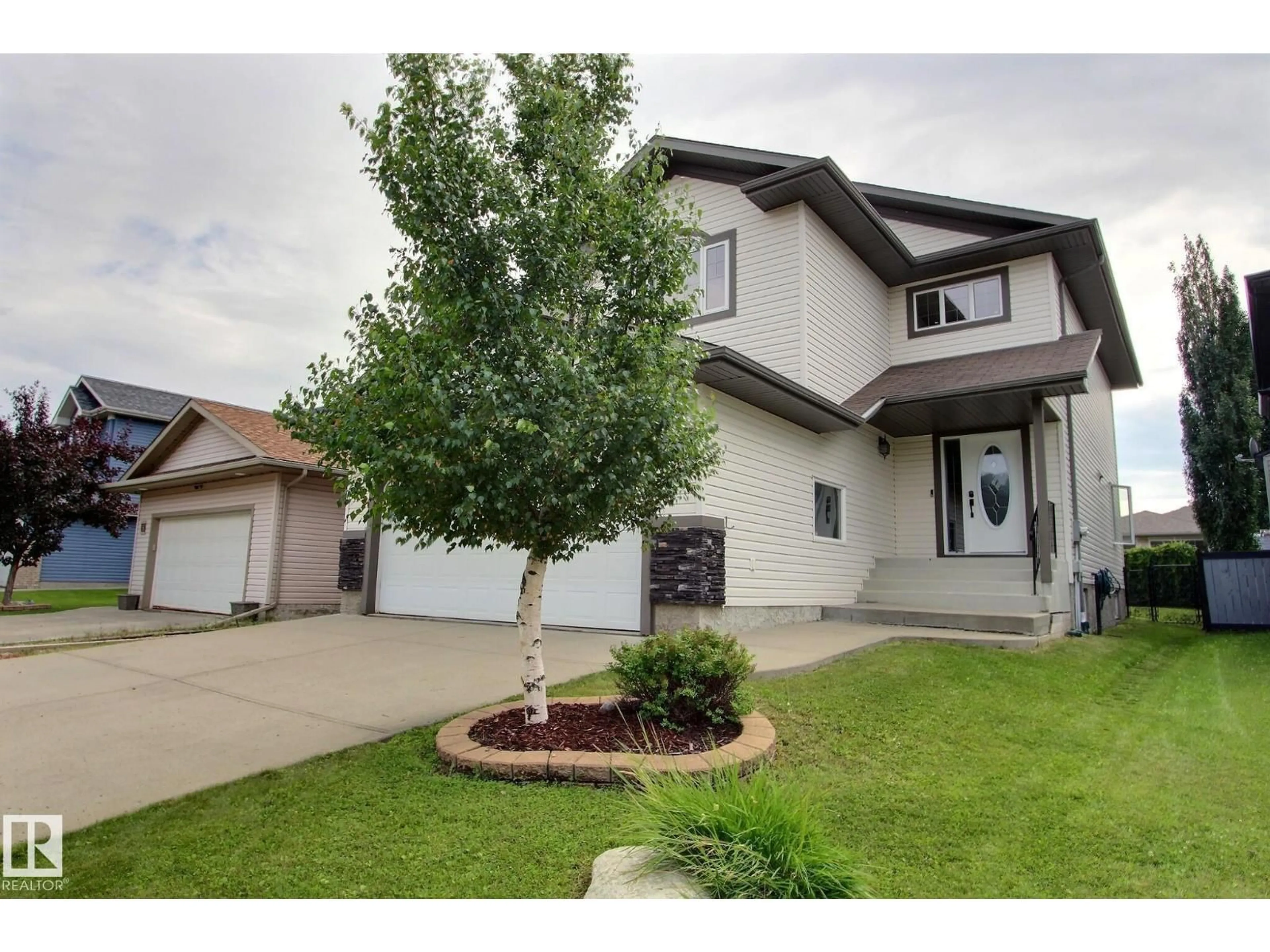 Home with vinyl exterior material, street for 10 BIRCHMONT CR, Leduc Alberta T9E8S3