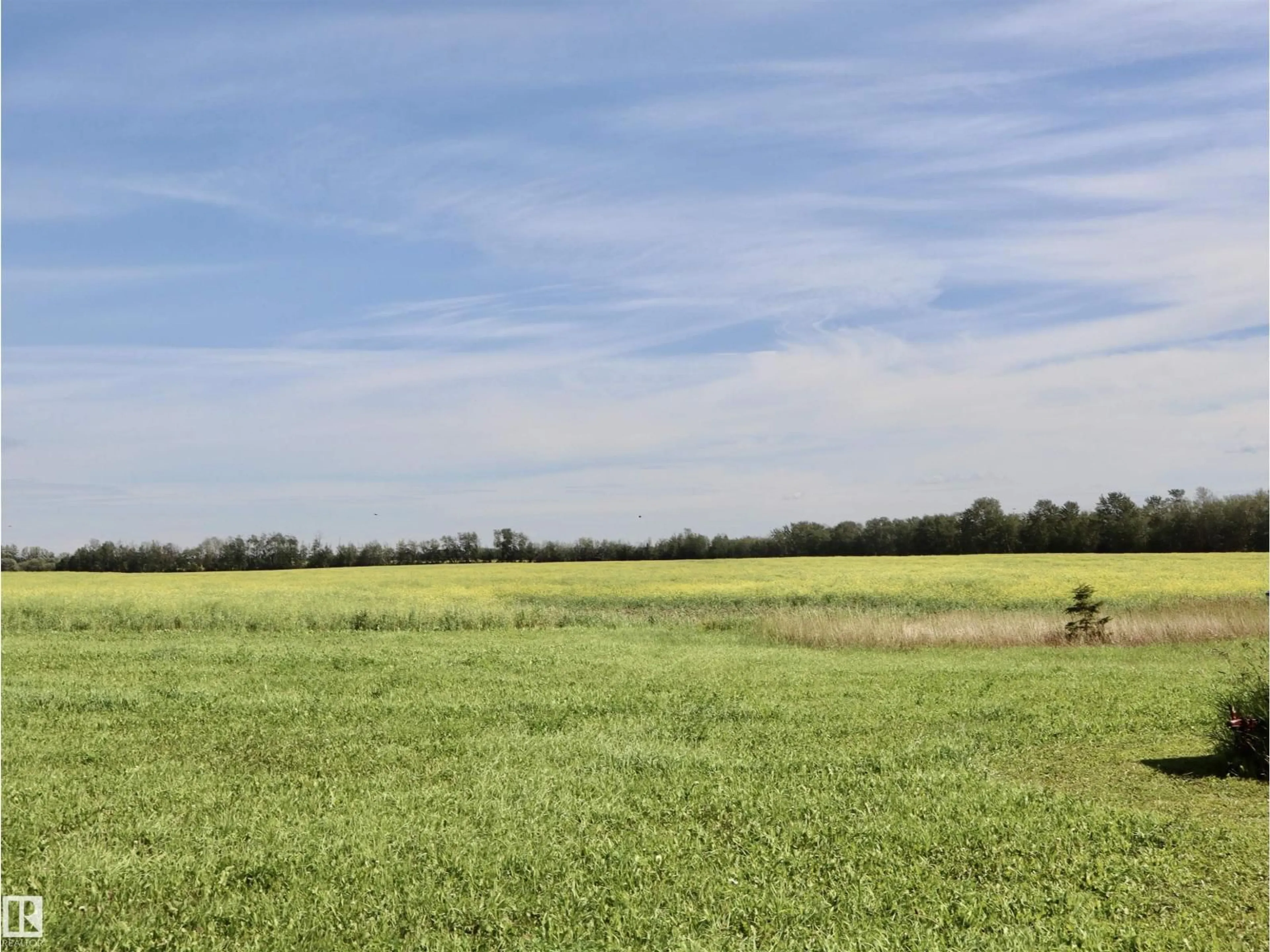 Blurry image for 59019 RGE RD 35, Rural Barrhead County Alberta T7N1N4