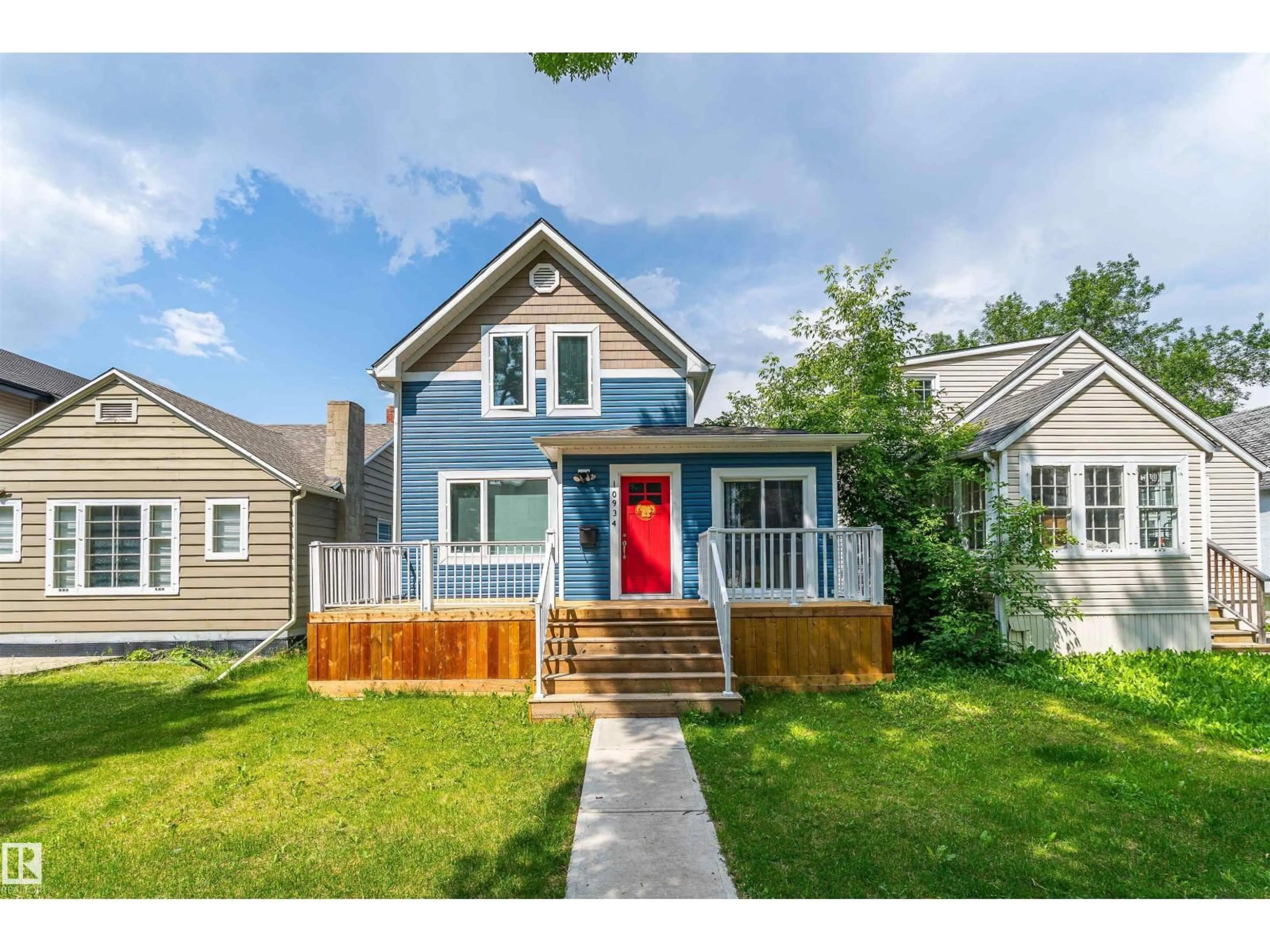 Home with vinyl exterior material, street for 10934 80 AV, Edmonton Alberta T6G0R1