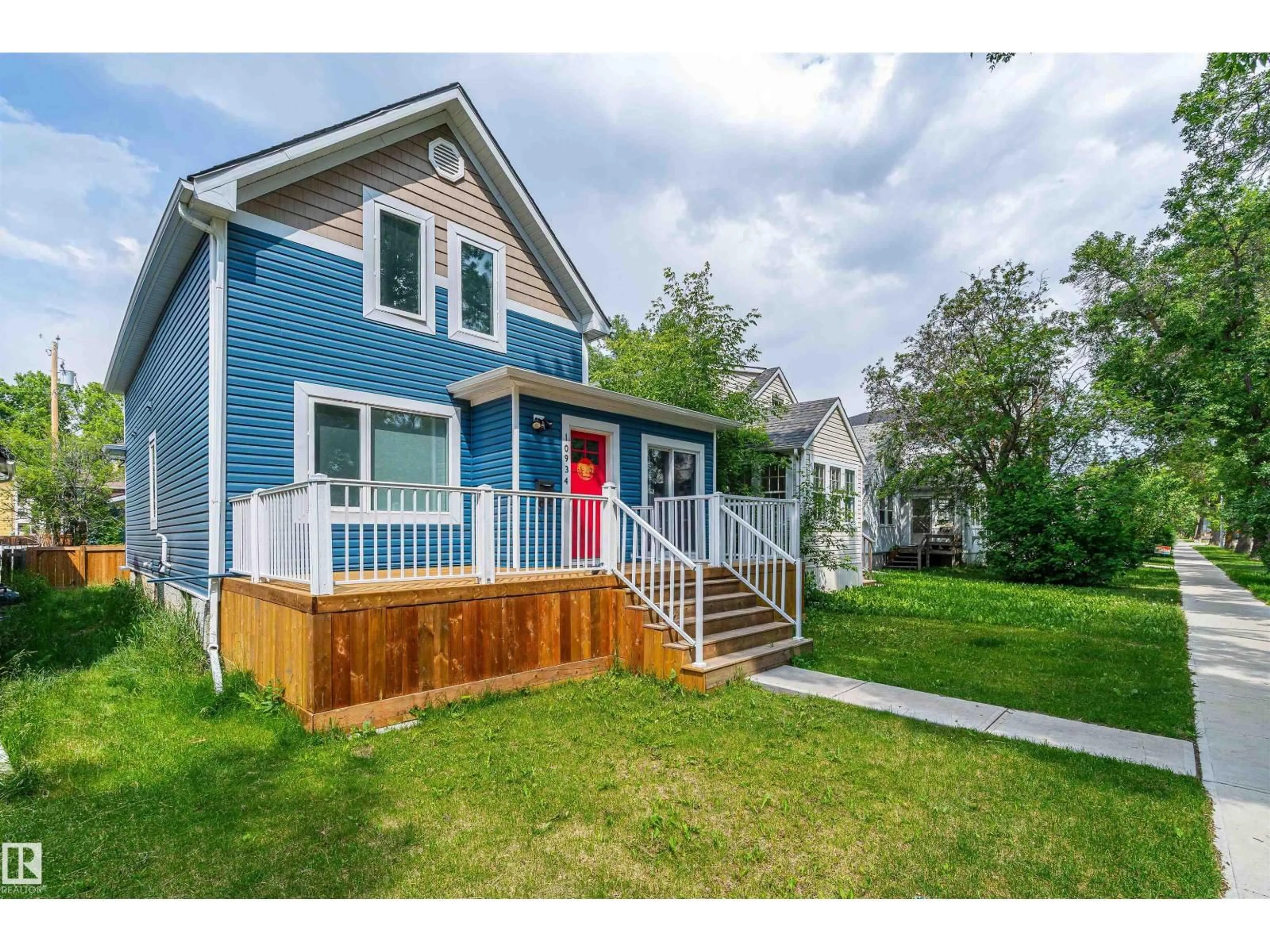 Home with vinyl exterior material, street for 10934 80 AV, Edmonton Alberta T6G0R1