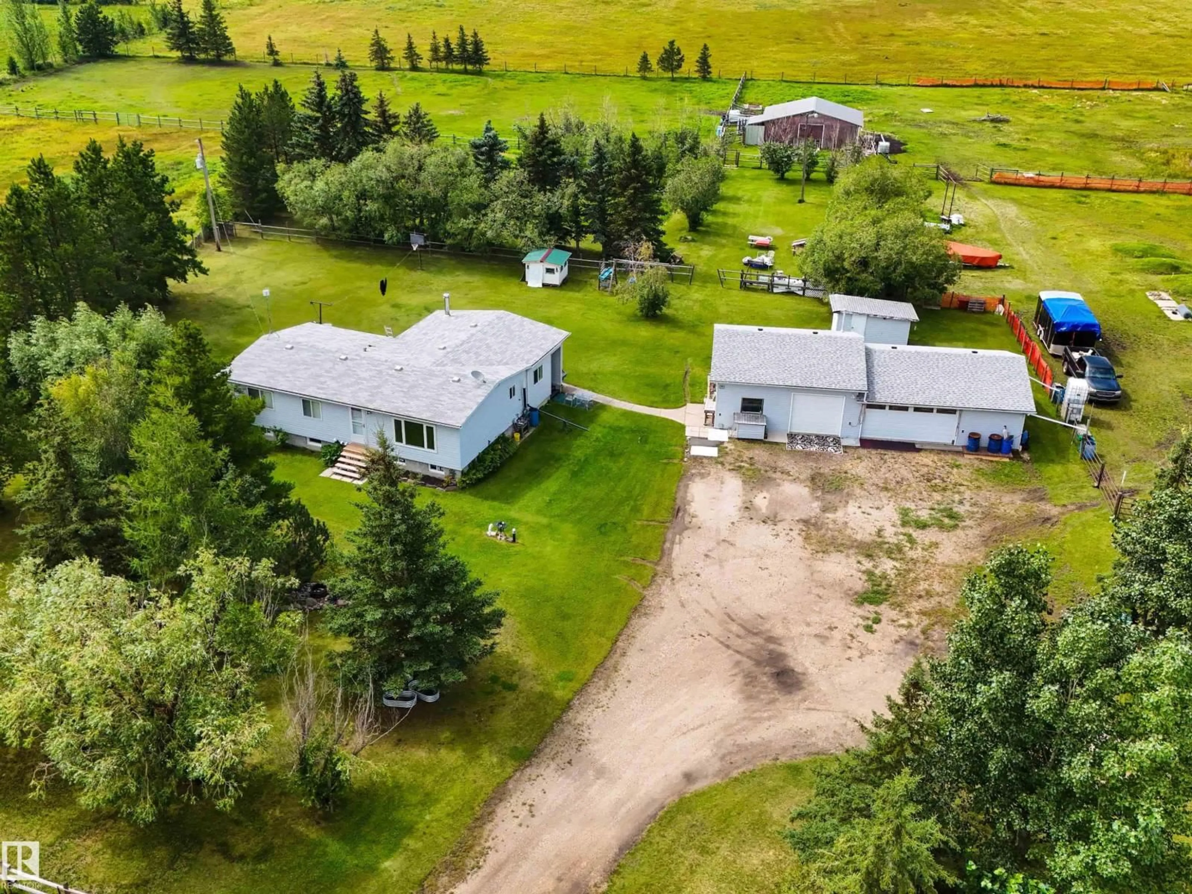 A pic from outside/outdoor area/front of a property/back of a property/a pic from drone, building for 55302 RGE ROAD 261, Rural Sturgeon County Alberta T8R0V6