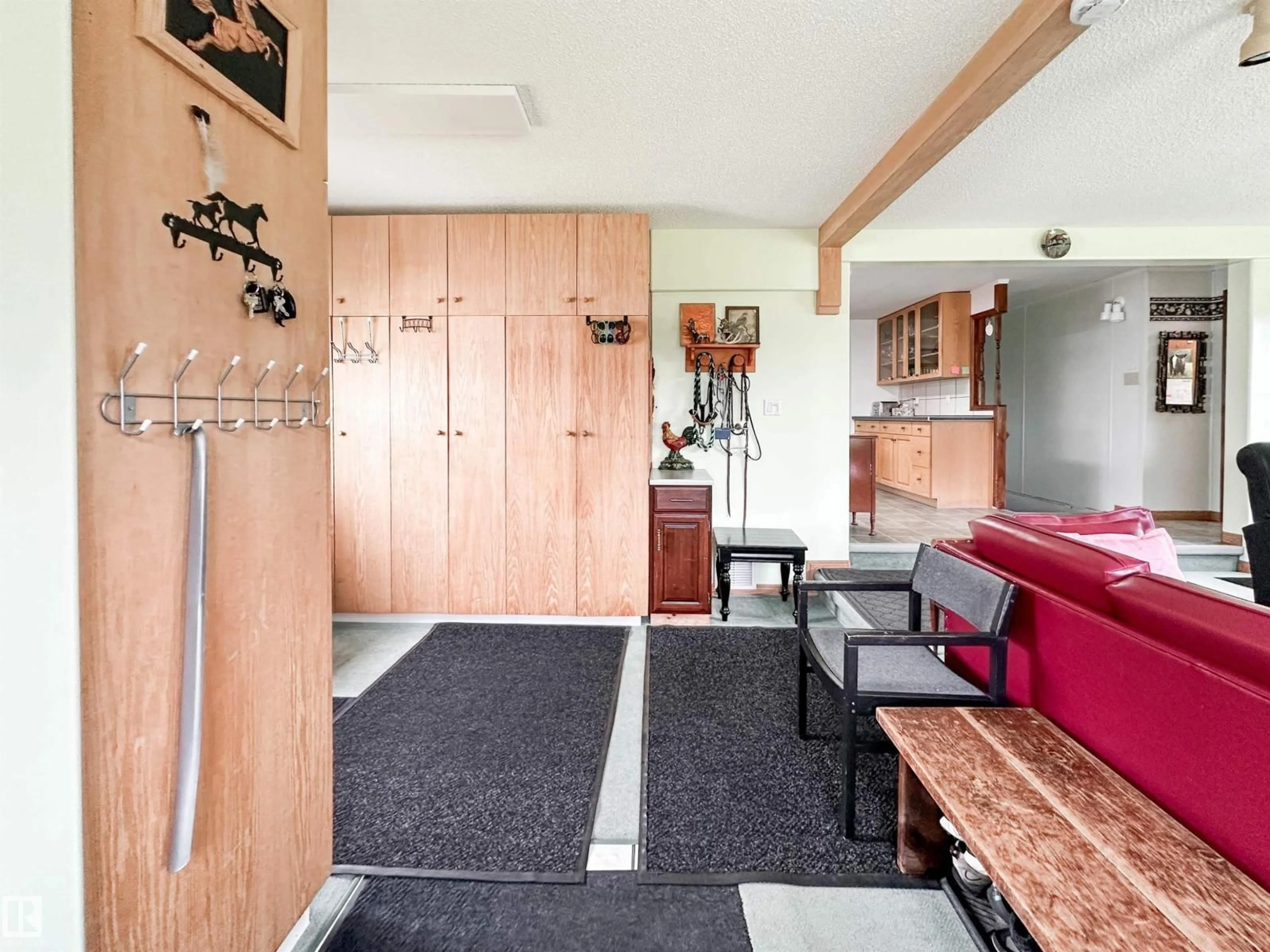 Indoor entryway for 55302 RGE ROAD 261, Rural Sturgeon County Alberta T8R0V6