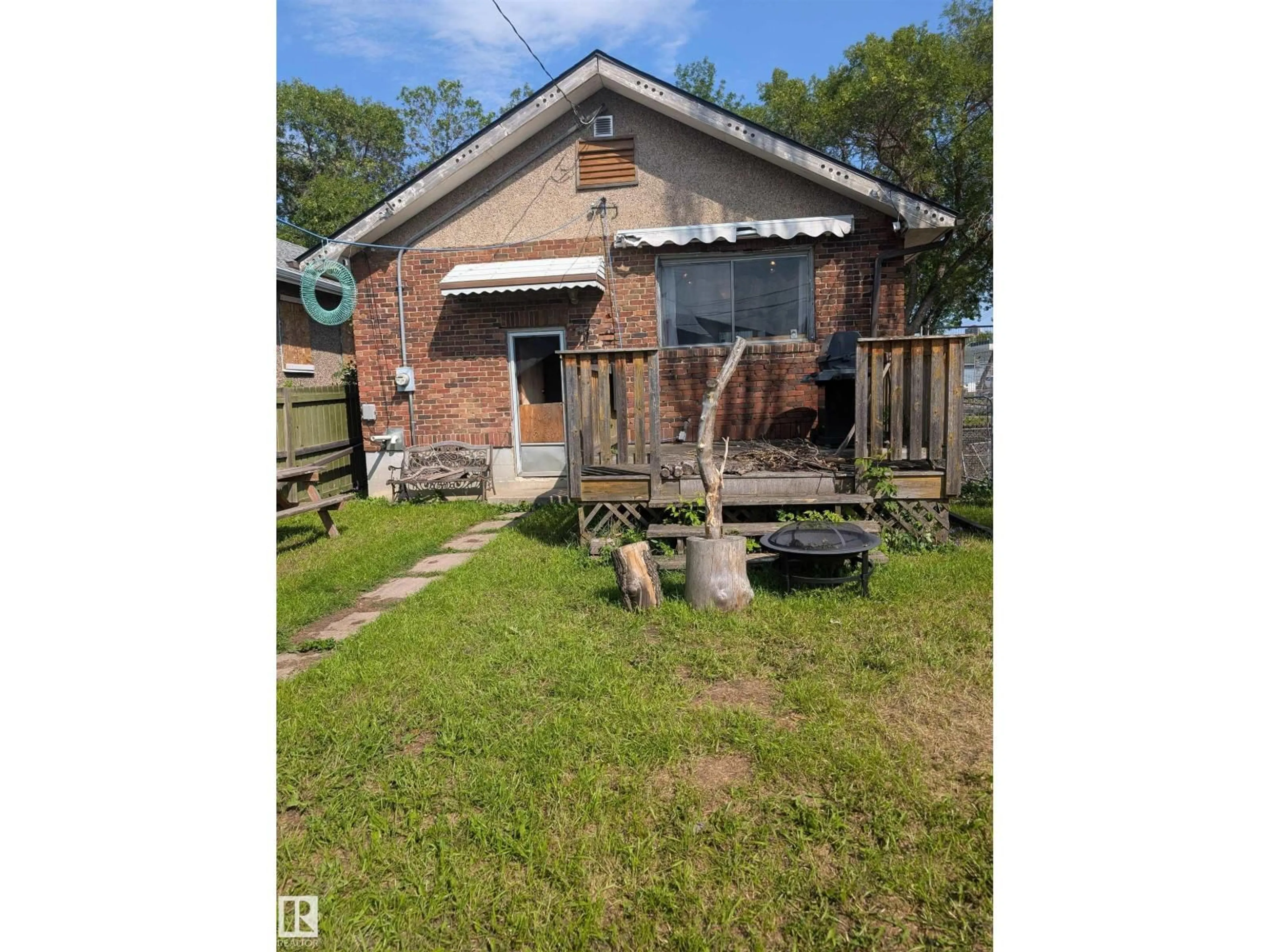 Shed for NW - 11124 97 ST, Edmonton Alberta T5G1W8