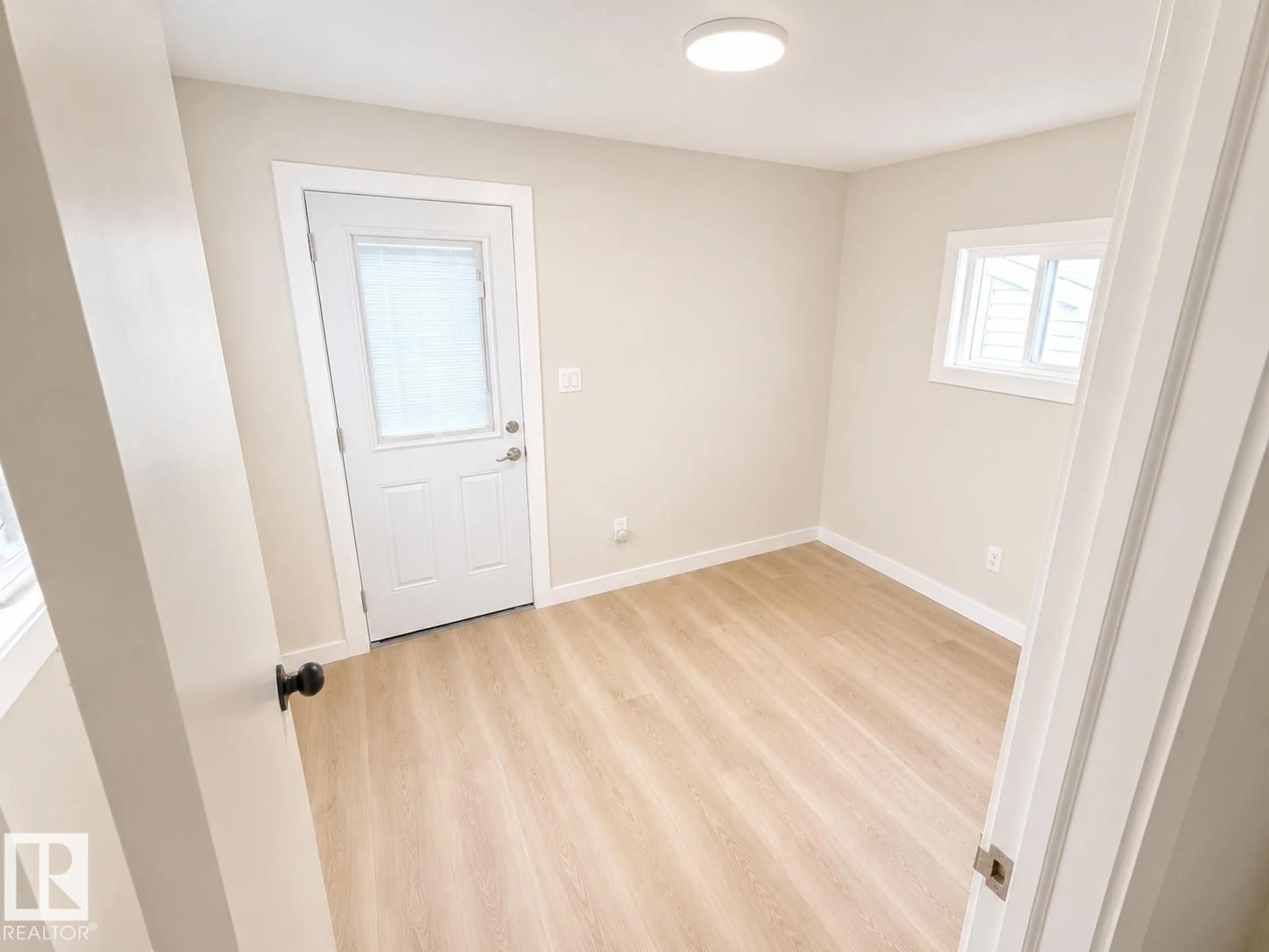 A pic of a room for 20 WEST VIEW BV, Edmonton Alberta T5S1T5