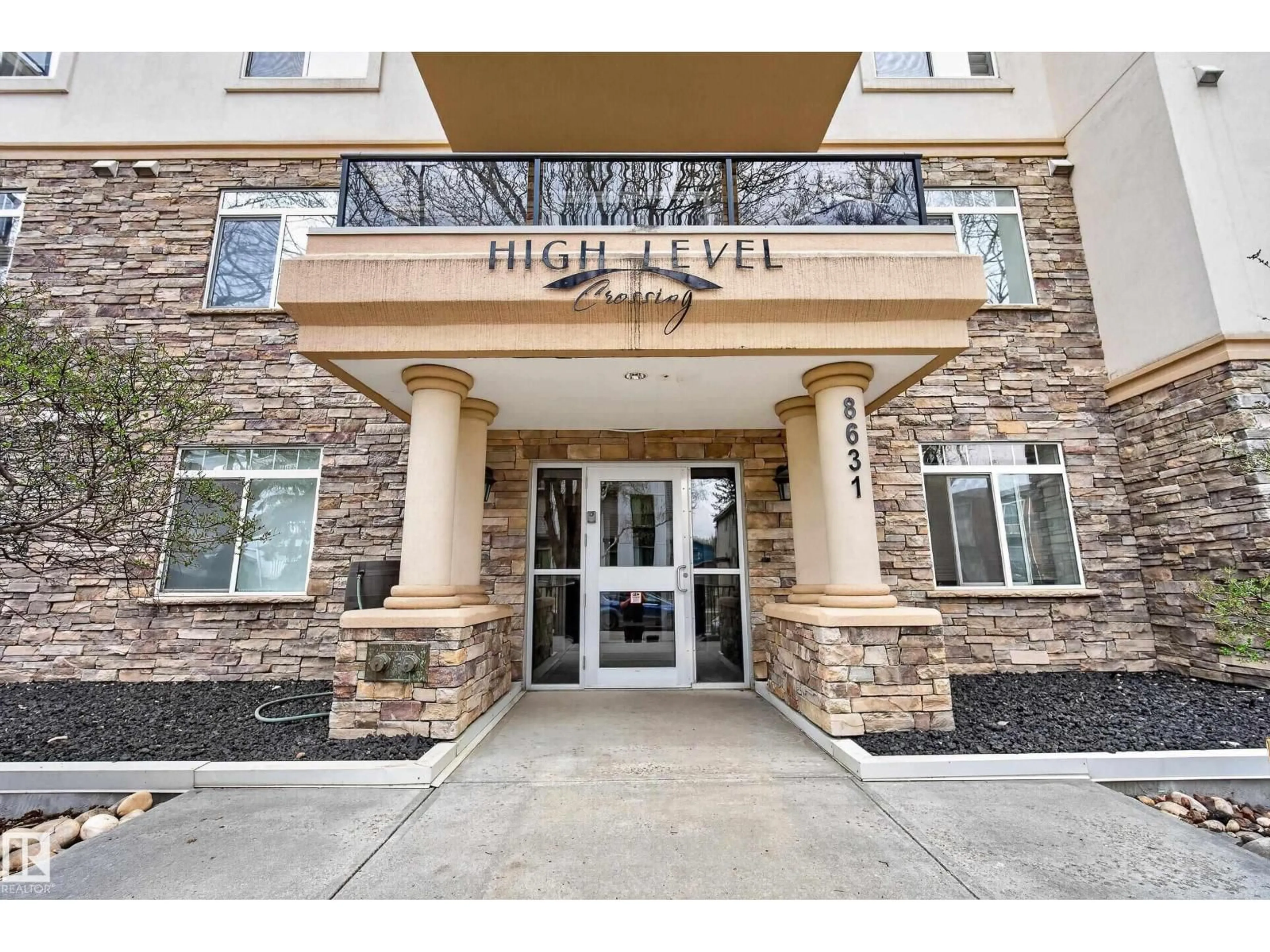 Indoor foyer for 303 - 8631 108 ST, Edmonton Alberta T6E4M5