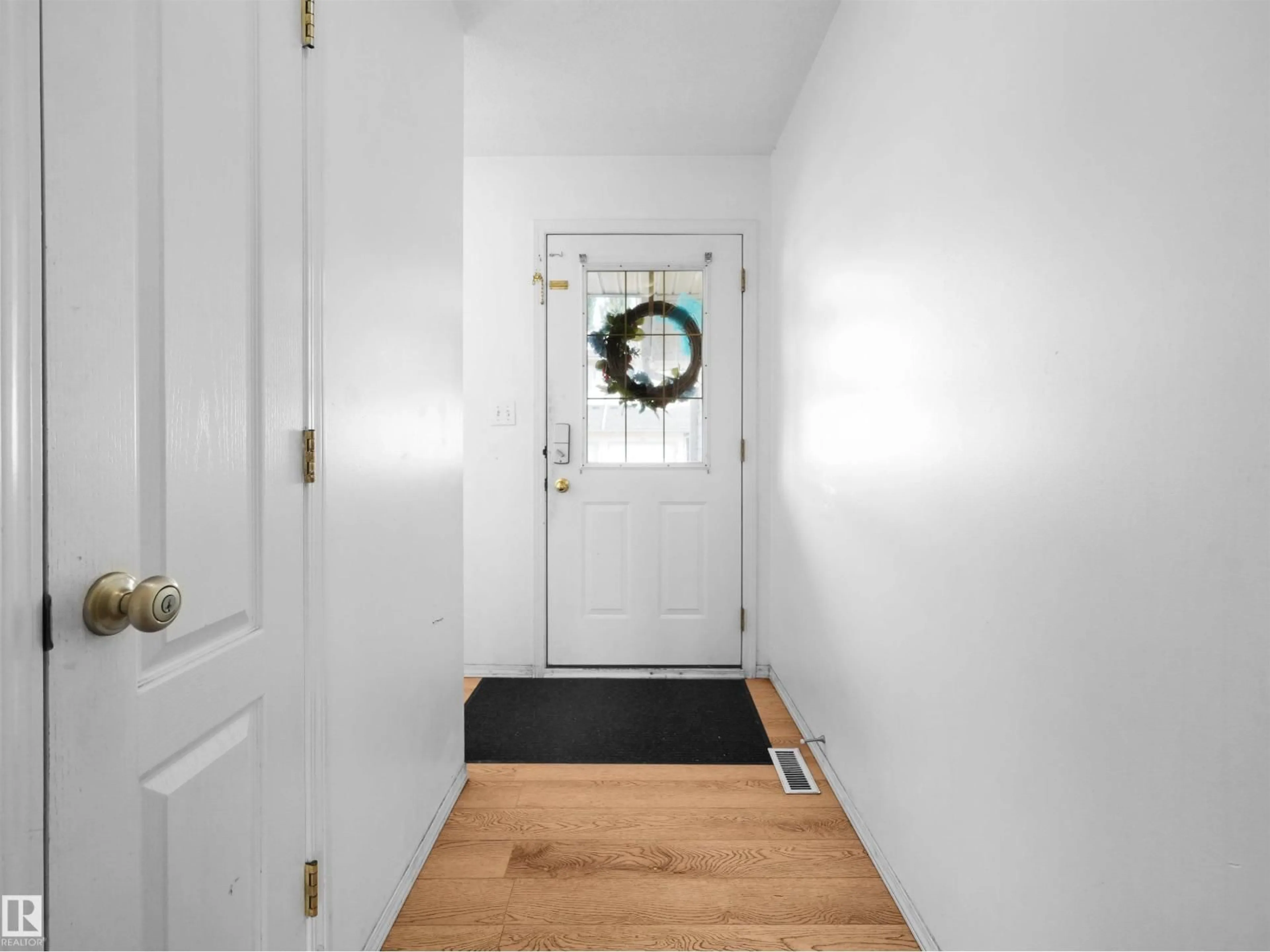 Indoor entryway for #9 - 16933 115 ST, Edmonton Alberta T5X6E3