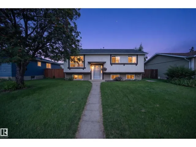 156 CLAREVIEW RD, Edmonton 4