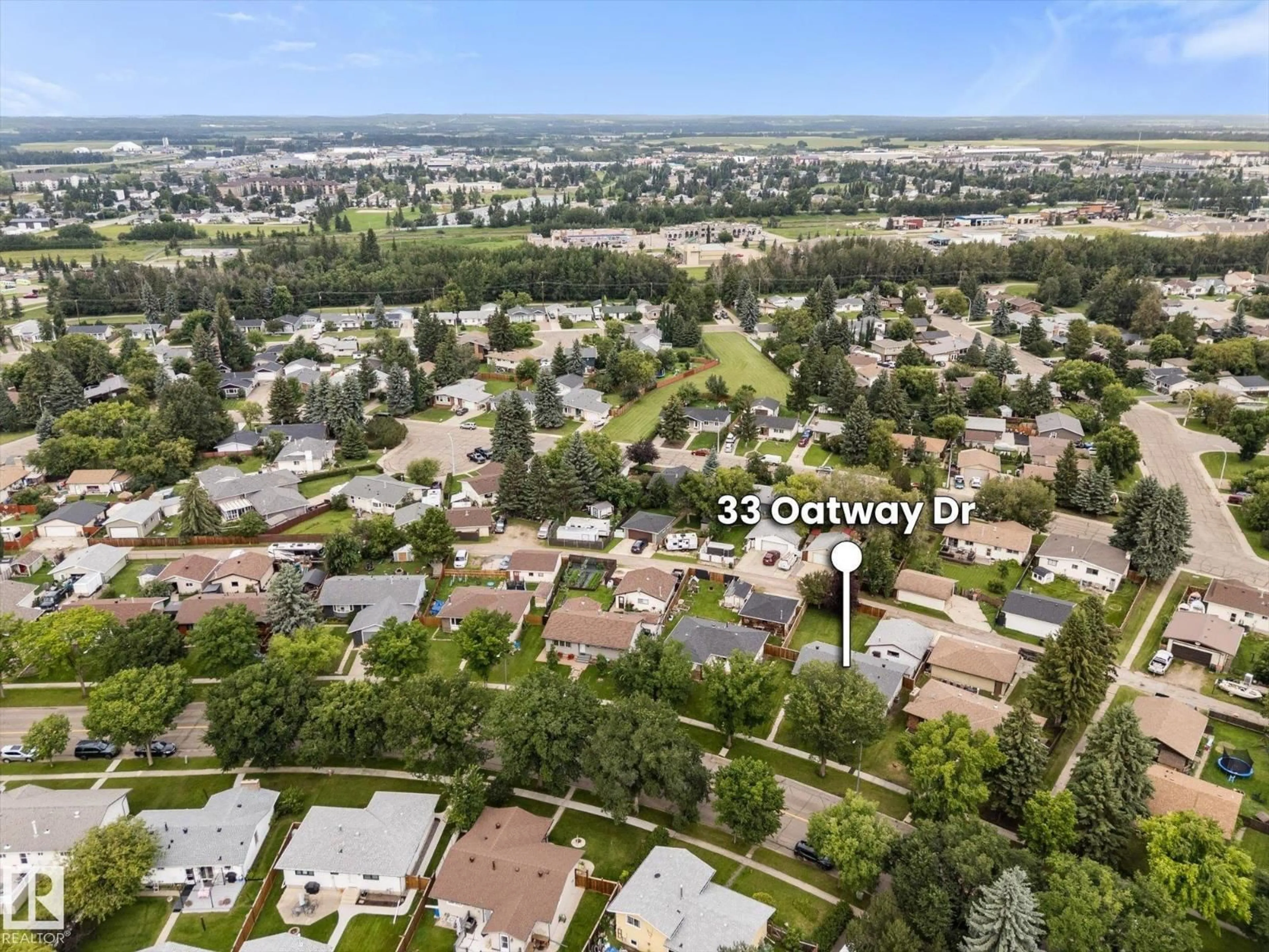 A pic from outside/outdoor area/front of a property/back of a property/a pic from drone, mountain view for 33 OATWAY DR, Stony Plain Alberta T7Z1G5