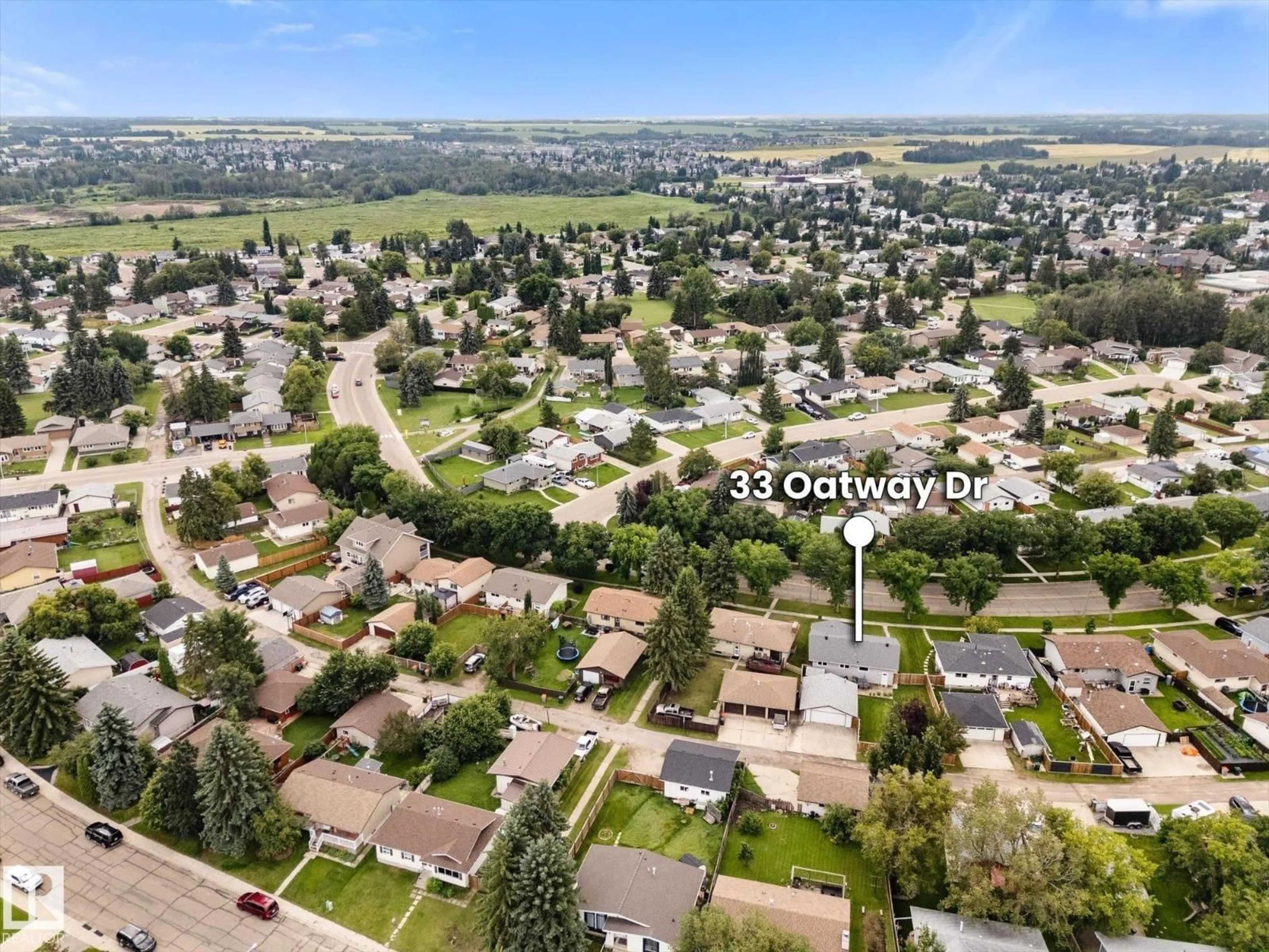 A pic from outside/outdoor area/front of a property/back of a property/a pic from drone, street for 33 OATWAY DR, Stony Plain Alberta T7Z1G5