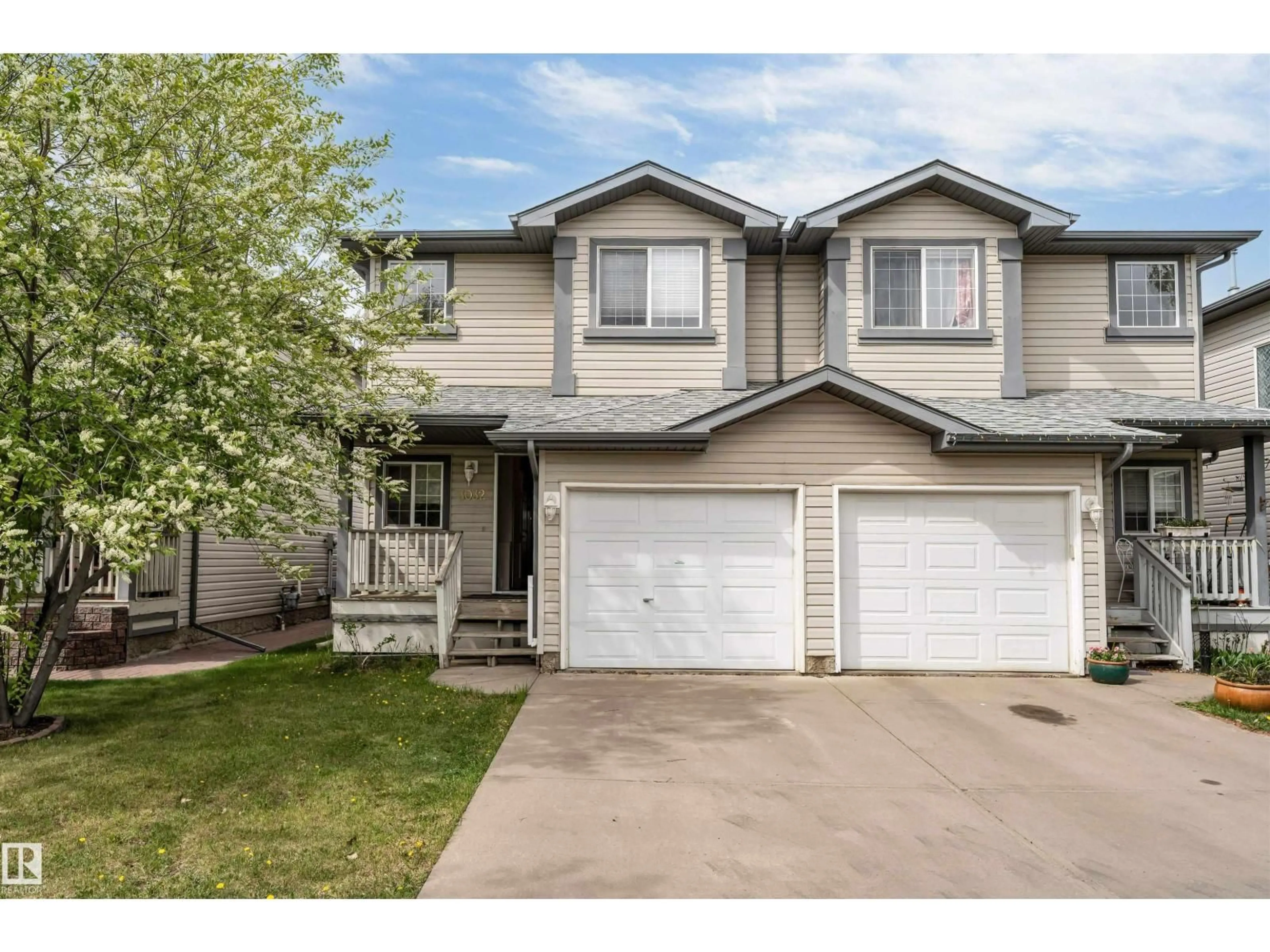 Home with vinyl exterior material, street for 3032 31 AV, Edmonton Alberta T6T1W9
