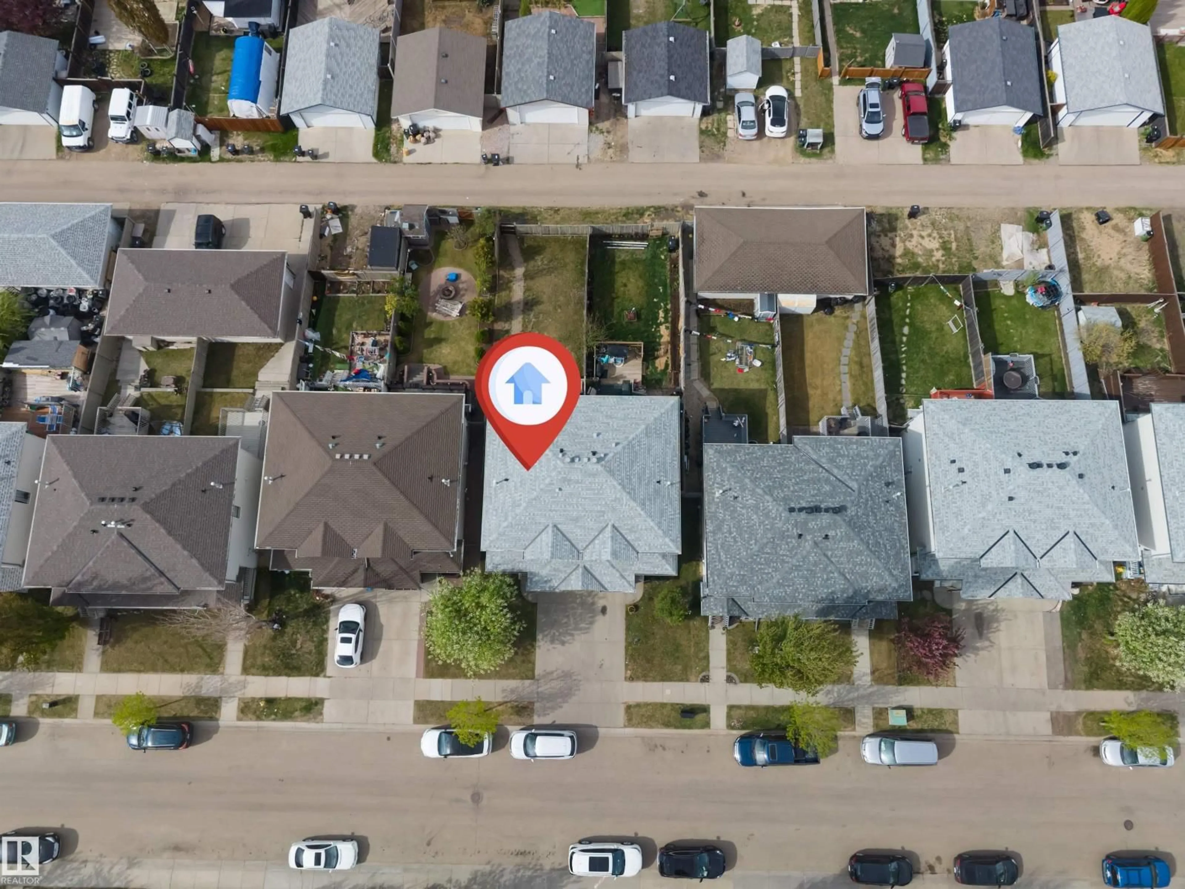 A pic from outside/outdoor area/front of a property/back of a property/a pic from drone, street for 3032 31 AV, Edmonton Alberta T6T1W9