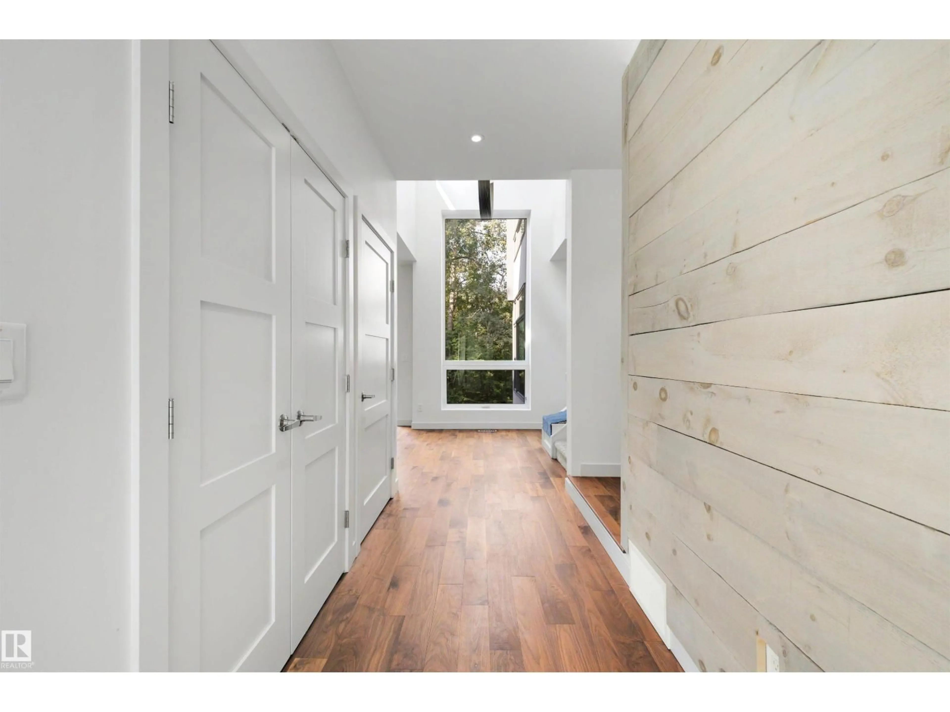 Indoor entryway for 9342 83 AV, Edmonton Alberta T6C1B8