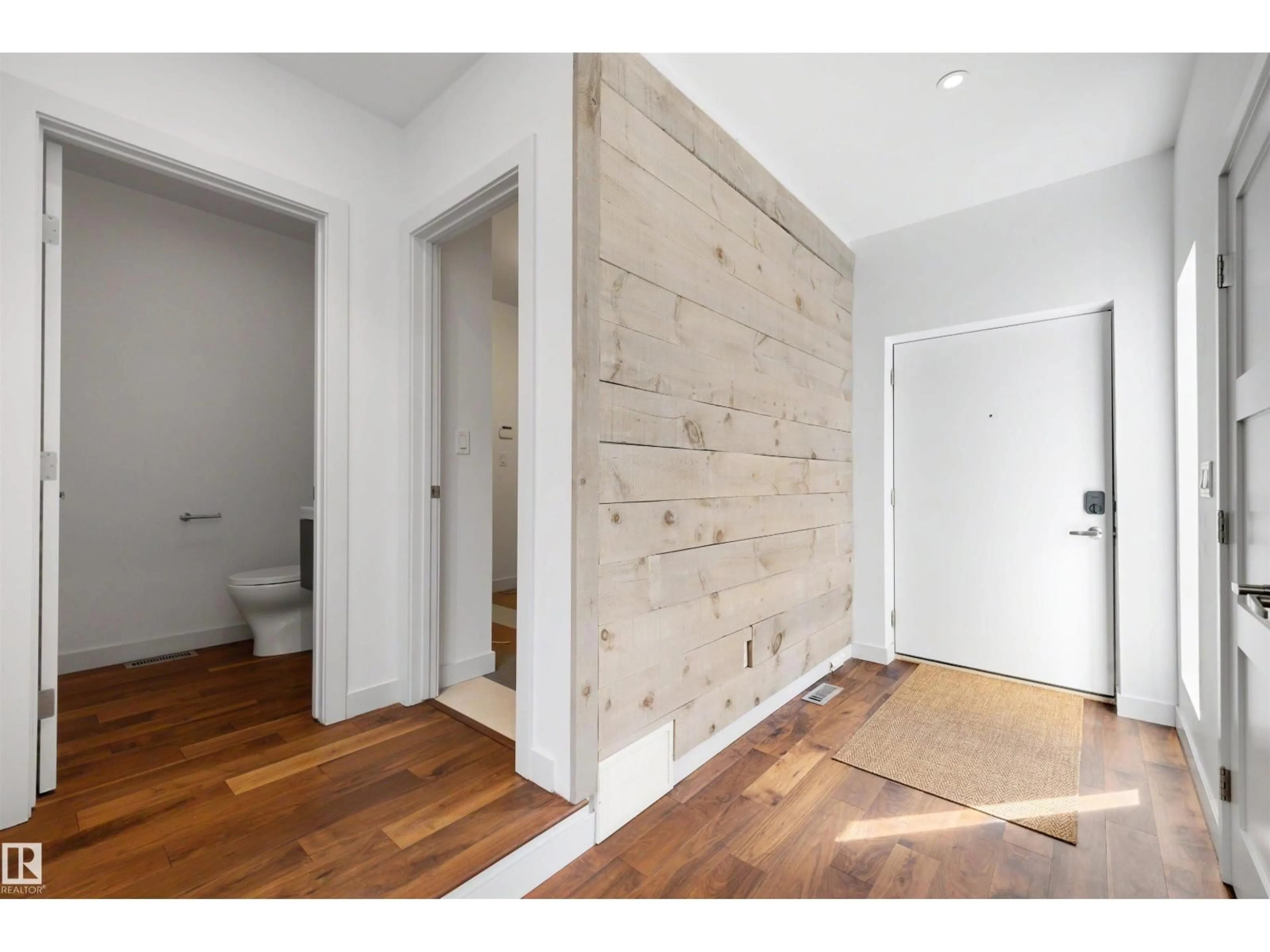 Indoor entryway for 9342 83 AV, Edmonton Alberta T6C1B8