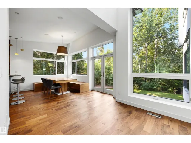 9342 83 AV, Edmonton 5