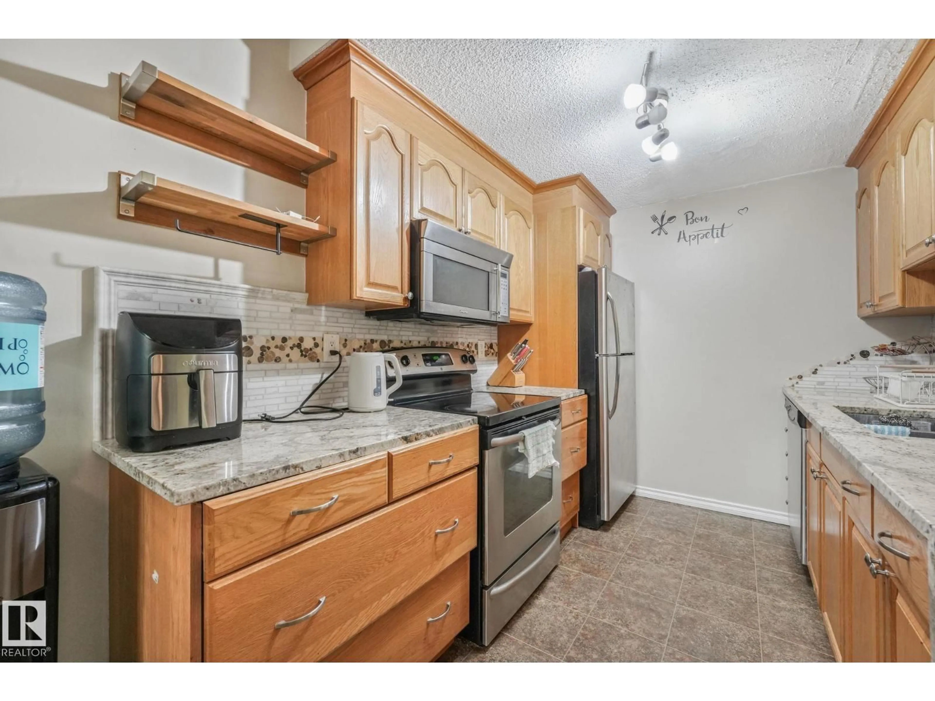 Standard kitchen, unknown for 203B HOMESTEAD CR, Edmonton Alberta T5A2Y2