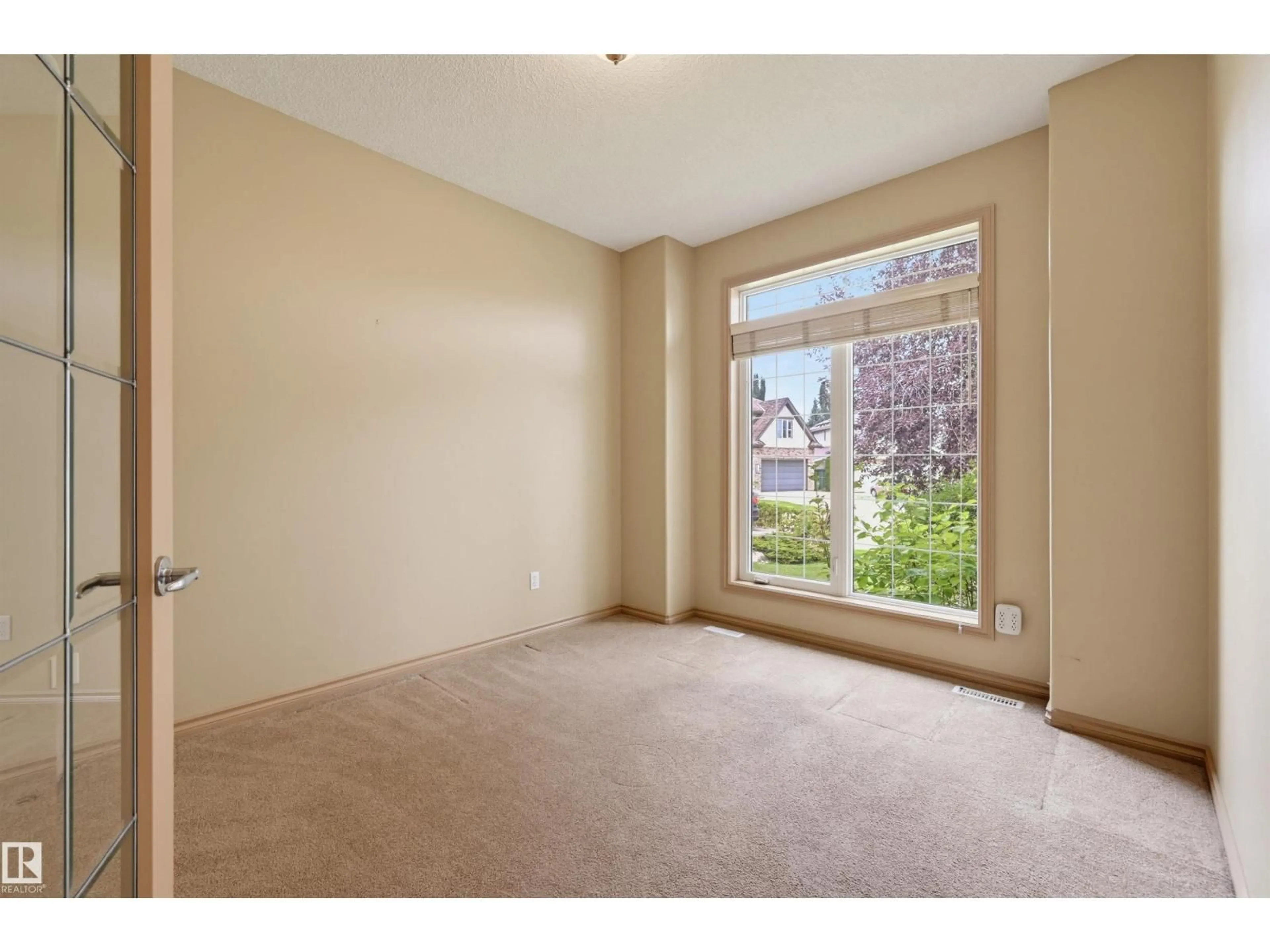 A pic of a room for 708 HALIBURTON CR, Edmonton Alberta T6R2X5
