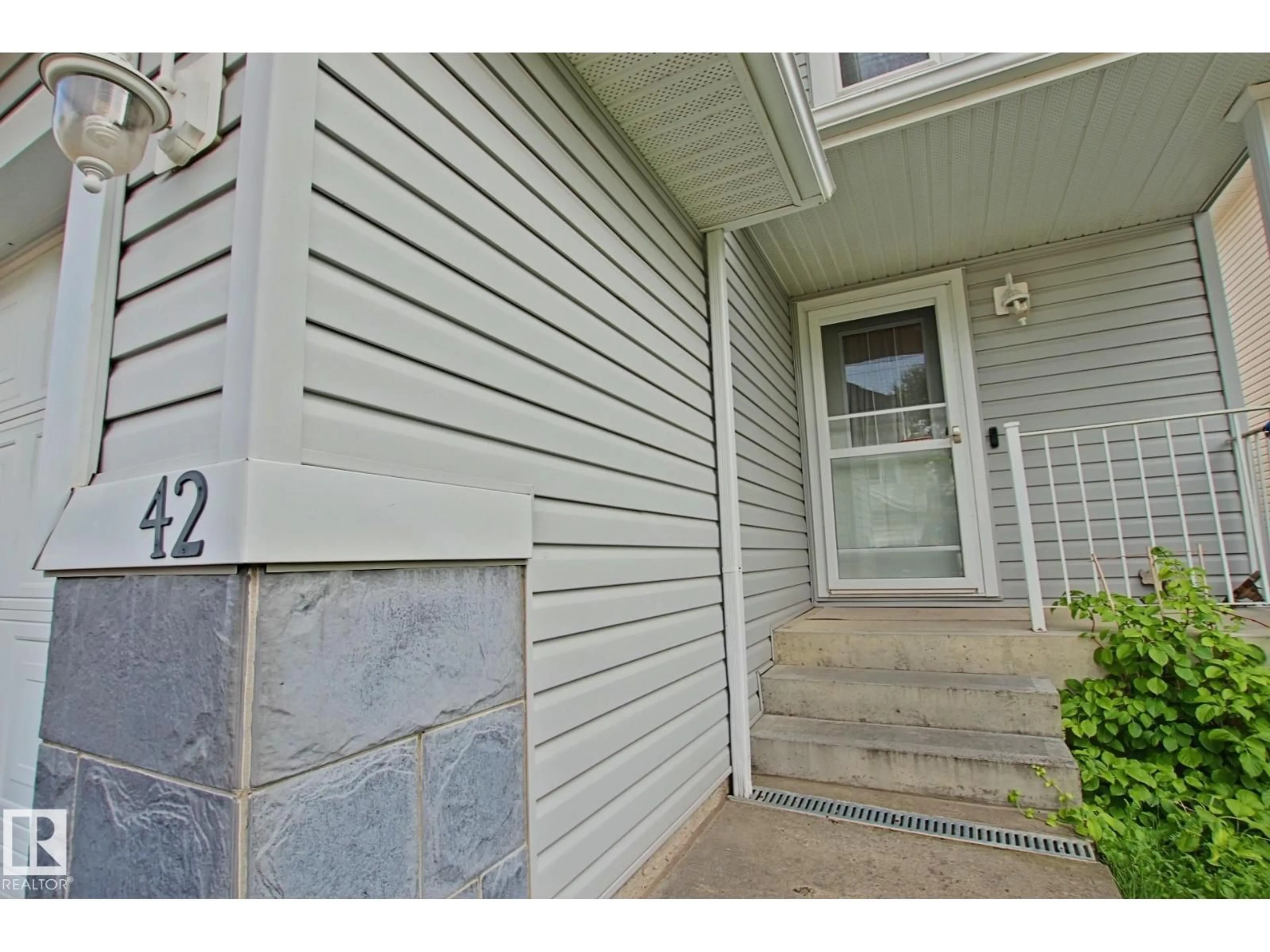 Indoor entryway for #42 - 4350 23 ST NW, Edmonton Alberta T5T1X8