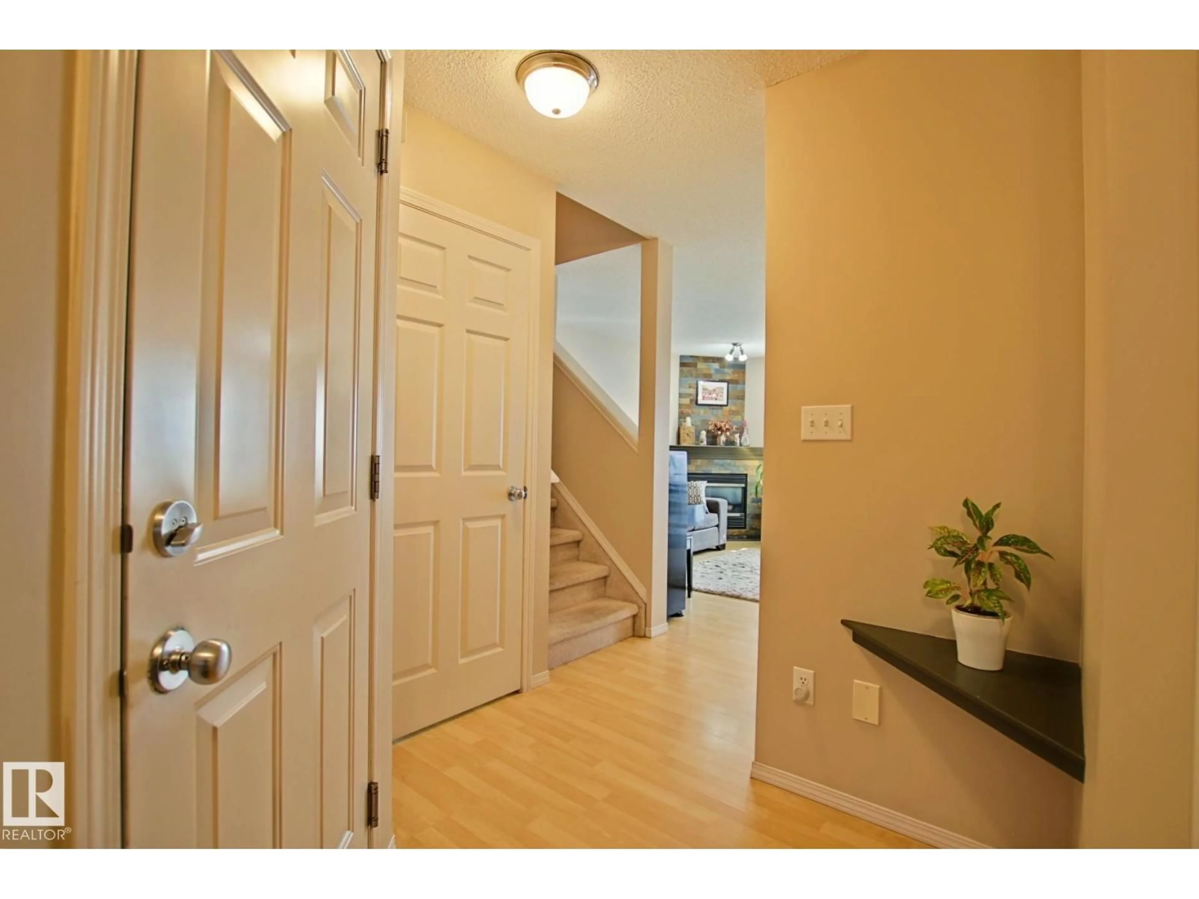 Indoor entryway for #42 - 4350 23 ST NW, Edmonton Alberta T5T1X8