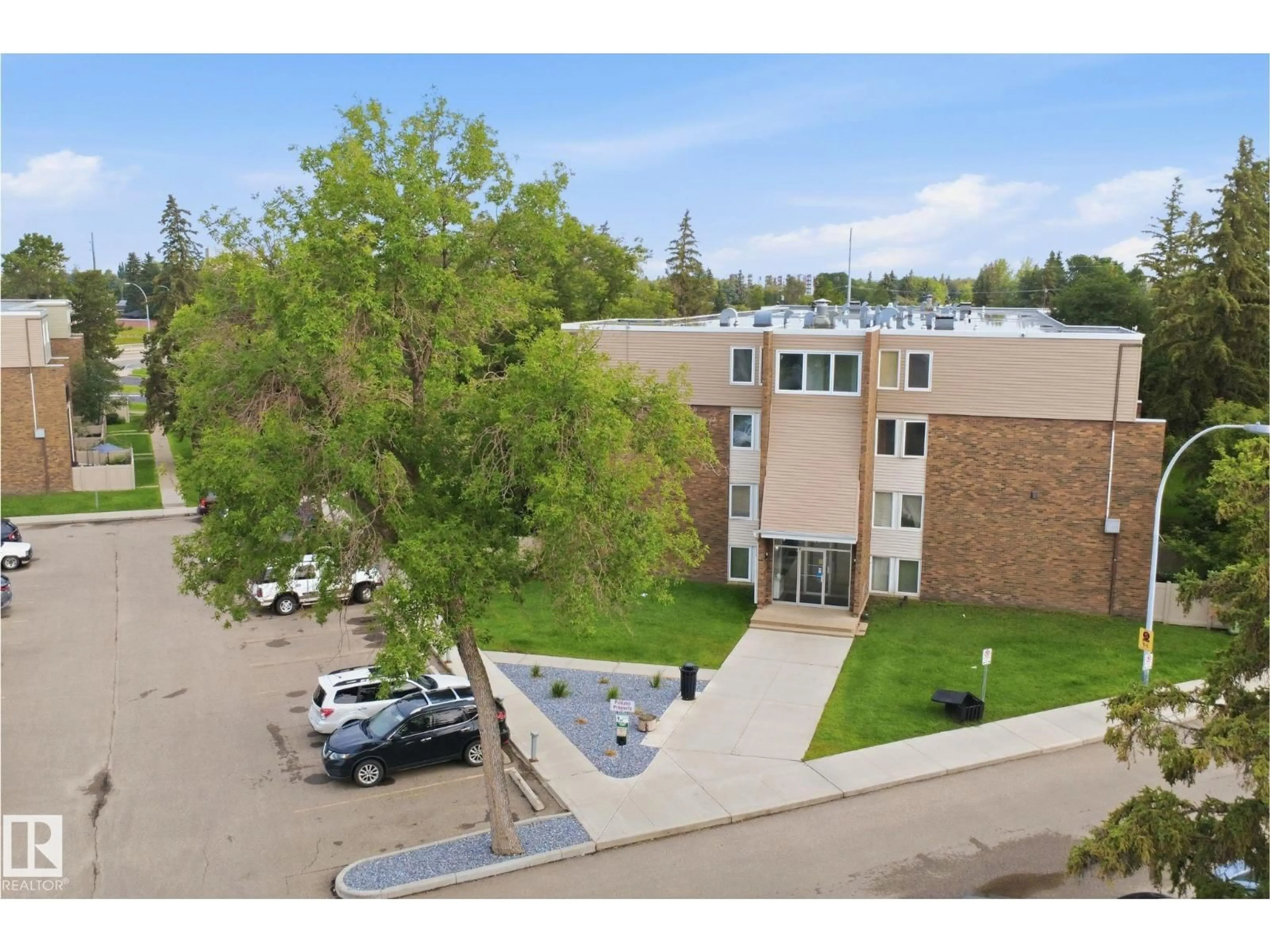 A pic from outside/outdoor area/front of a property/back of a property/a pic from drone, building for 7825 159 STREET, Edmonton Alberta T5R2E1