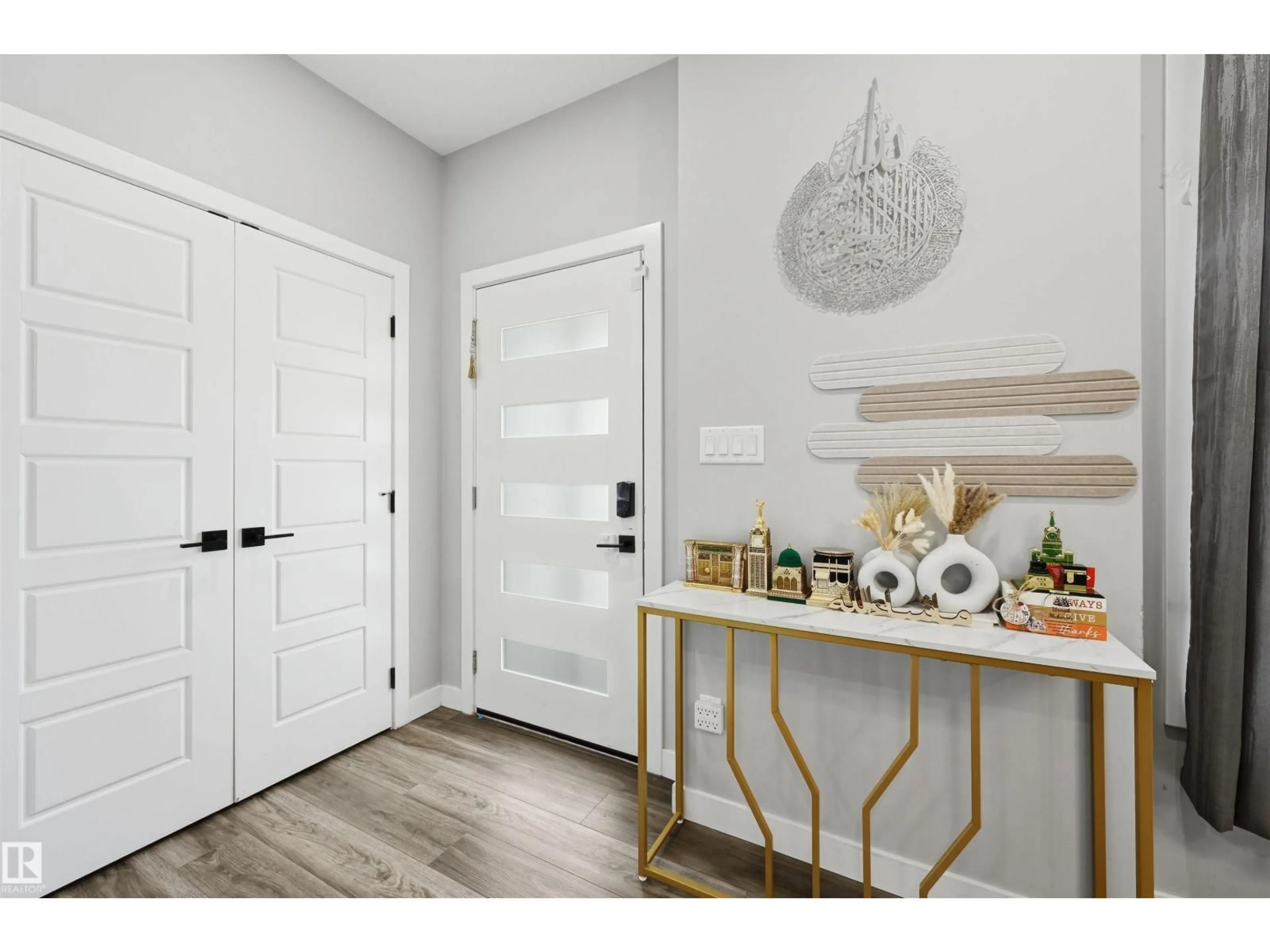 Indoor entryway for 3 PENN PL, Spruce Grove Alberta T7X0R3