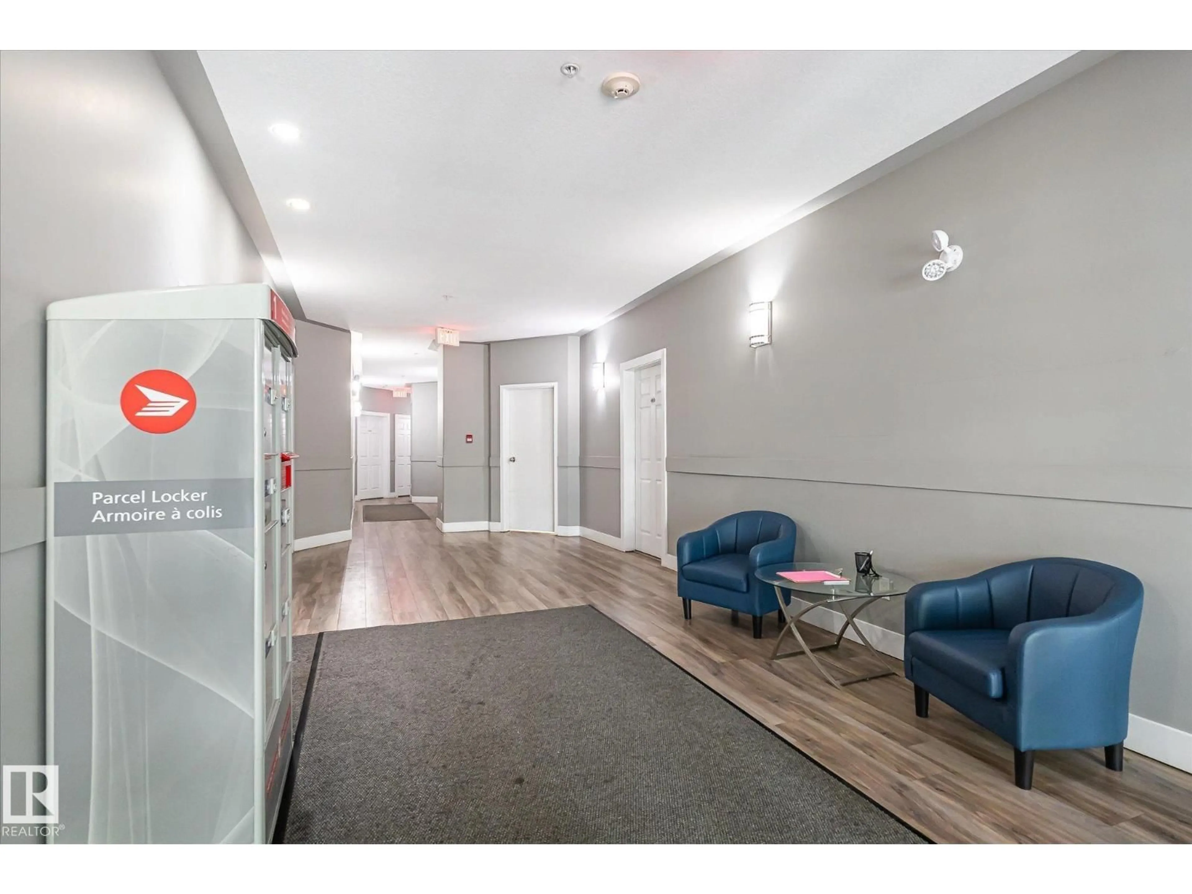 Indoor foyer for 403 - 10046 110 ST NW, Edmonton Alberta T5K2Y2