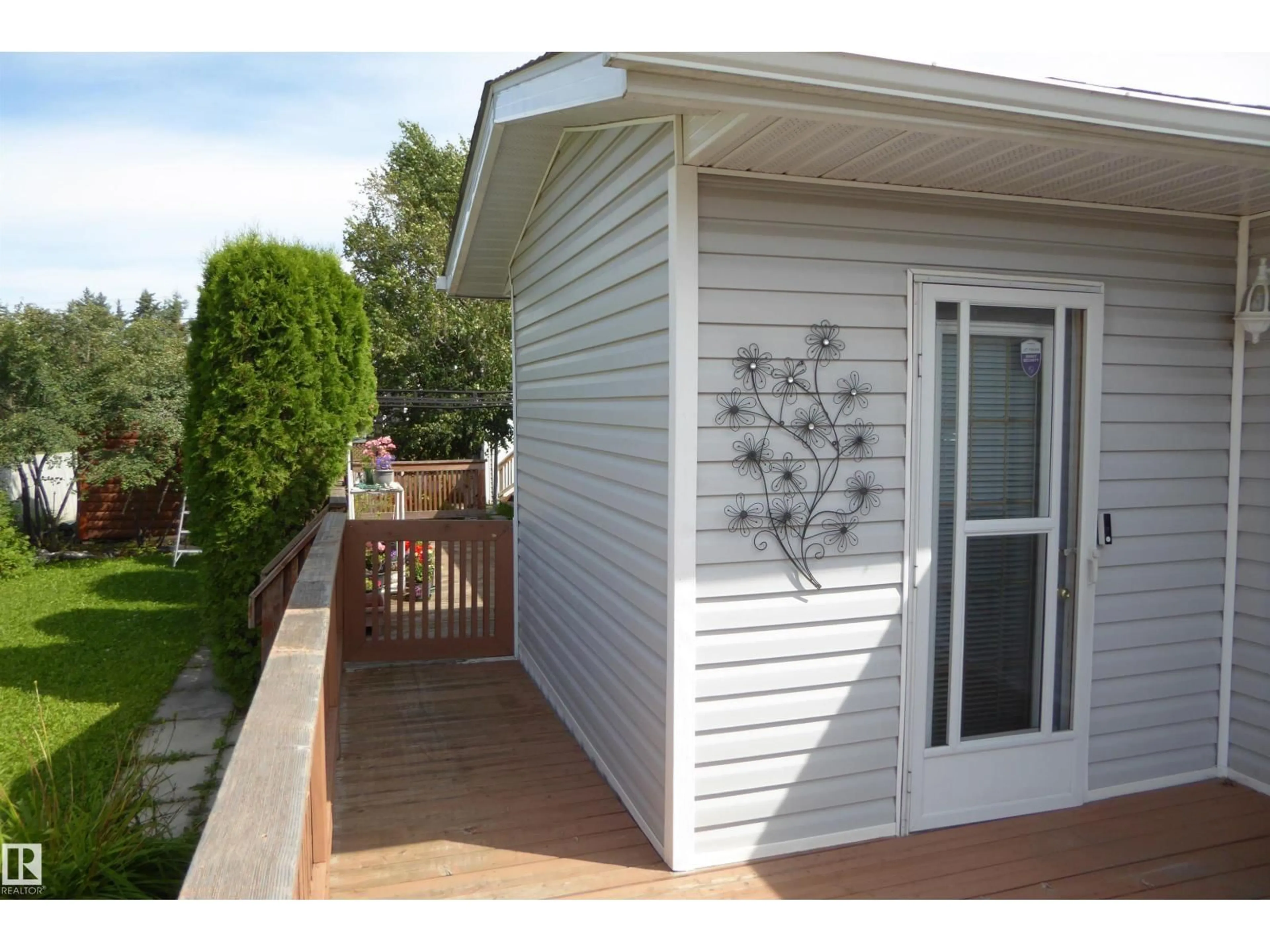 Home with vinyl exterior material, street for 14 305 CALAHOO RD, Spruce Grove Alberta T7X3K5
