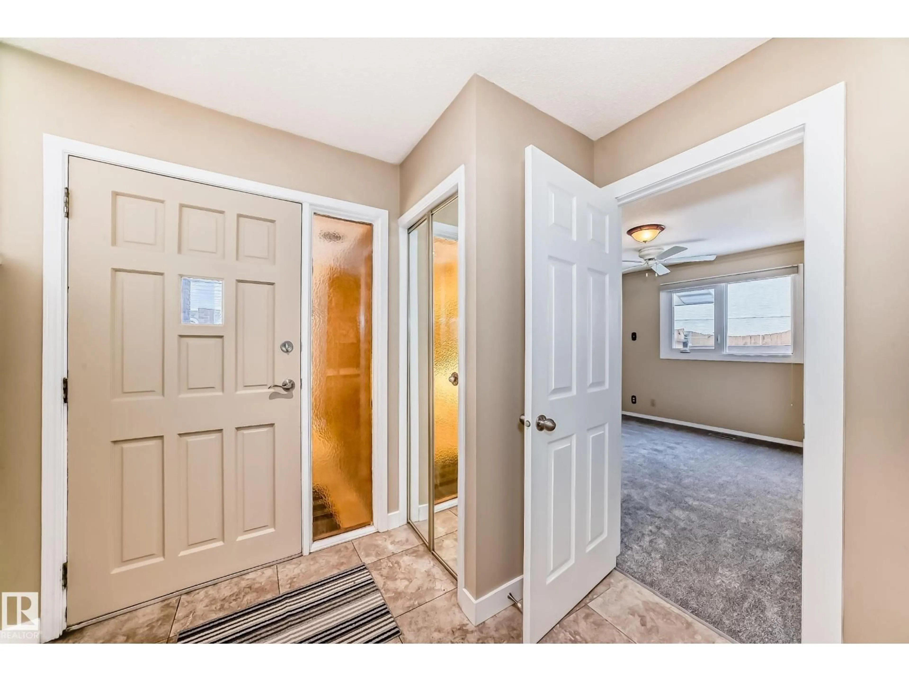 Indoor entryway for 38 LANCASTER CR, St. Albert Alberta T8N2N8