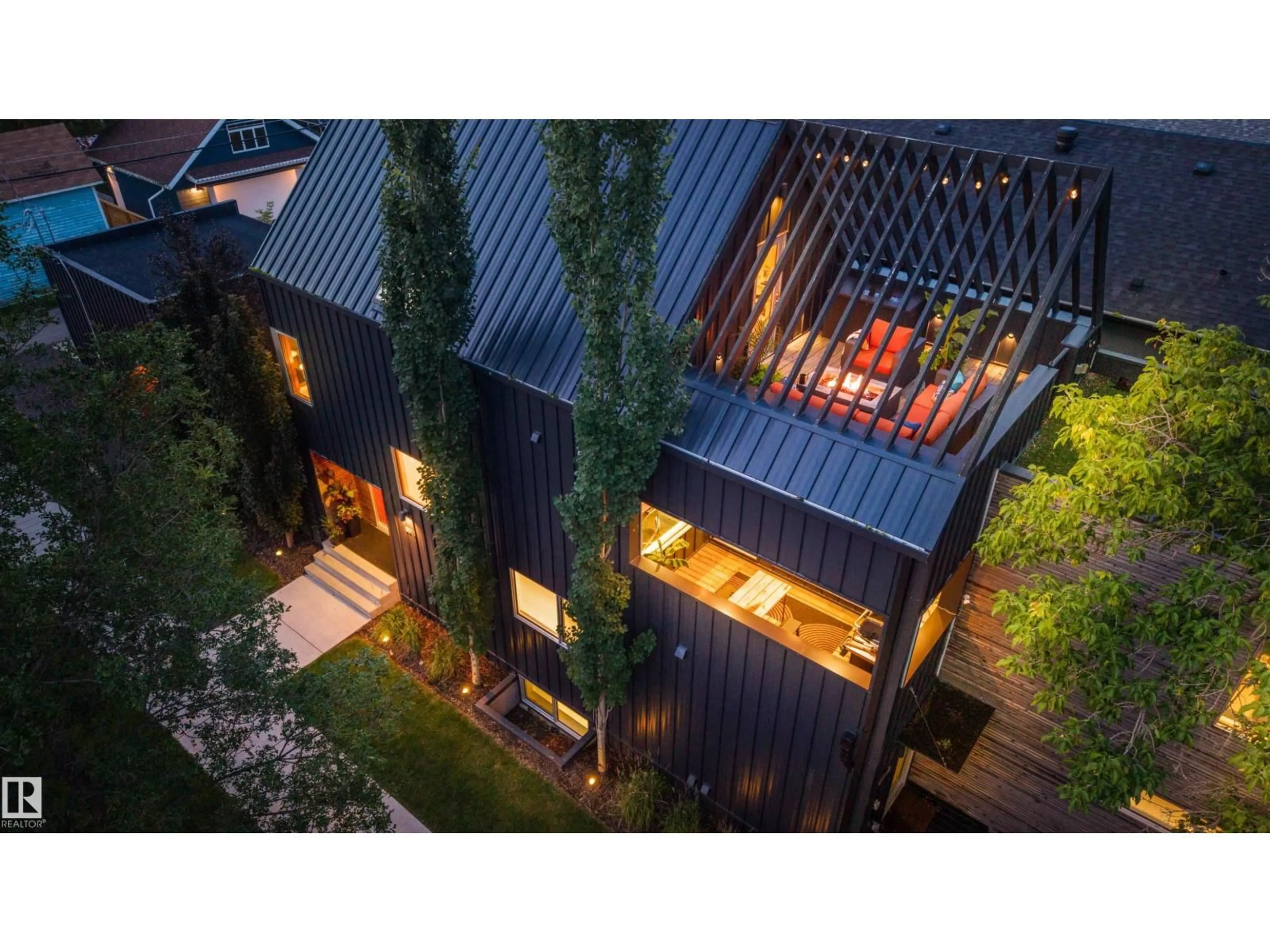 A pic from outside/outdoor area/front of a property/back of a property/a pic from drone, unknown for NW - 8011 110 ST, Edmonton Alberta T6G1J9