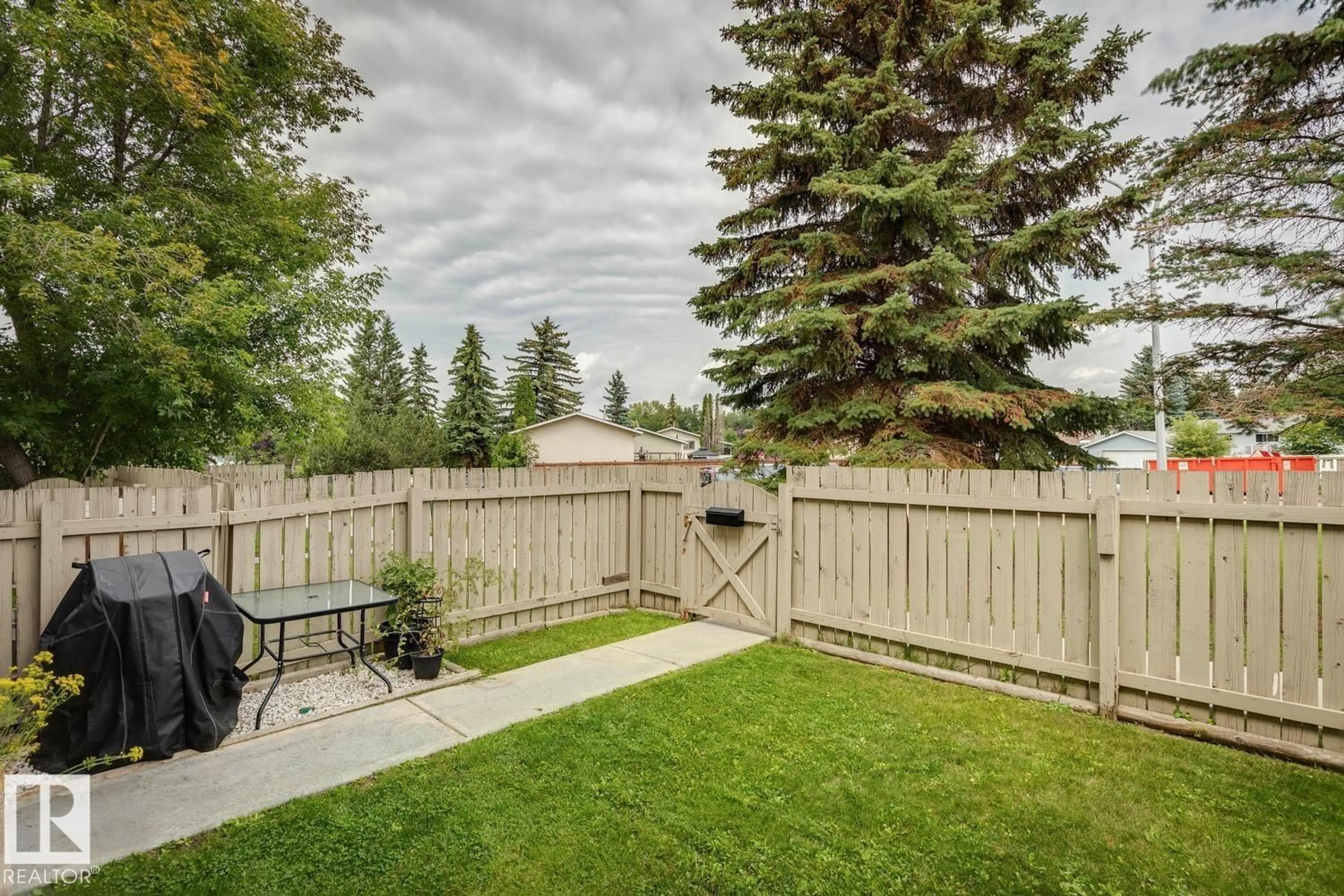 Patio, unknown for 1194 KNOTTWOOD RD, Edmonton Alberta T6K2J8
