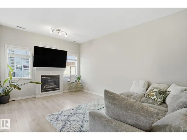 #52 - 13825 155 AV NW, Edmonton 3