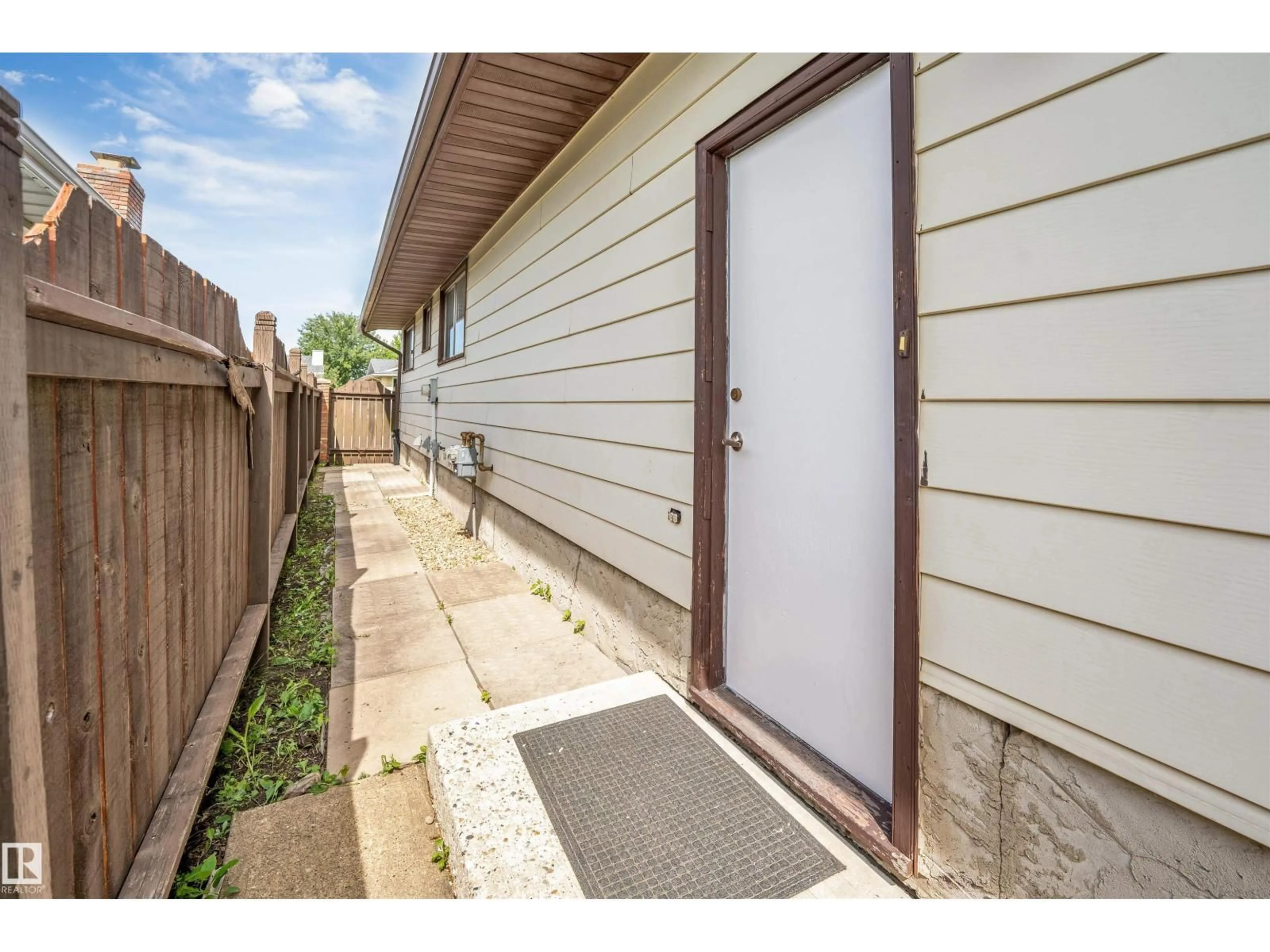 Unknown for 1320 69 ST, Edmonton Alberta T6K3K6