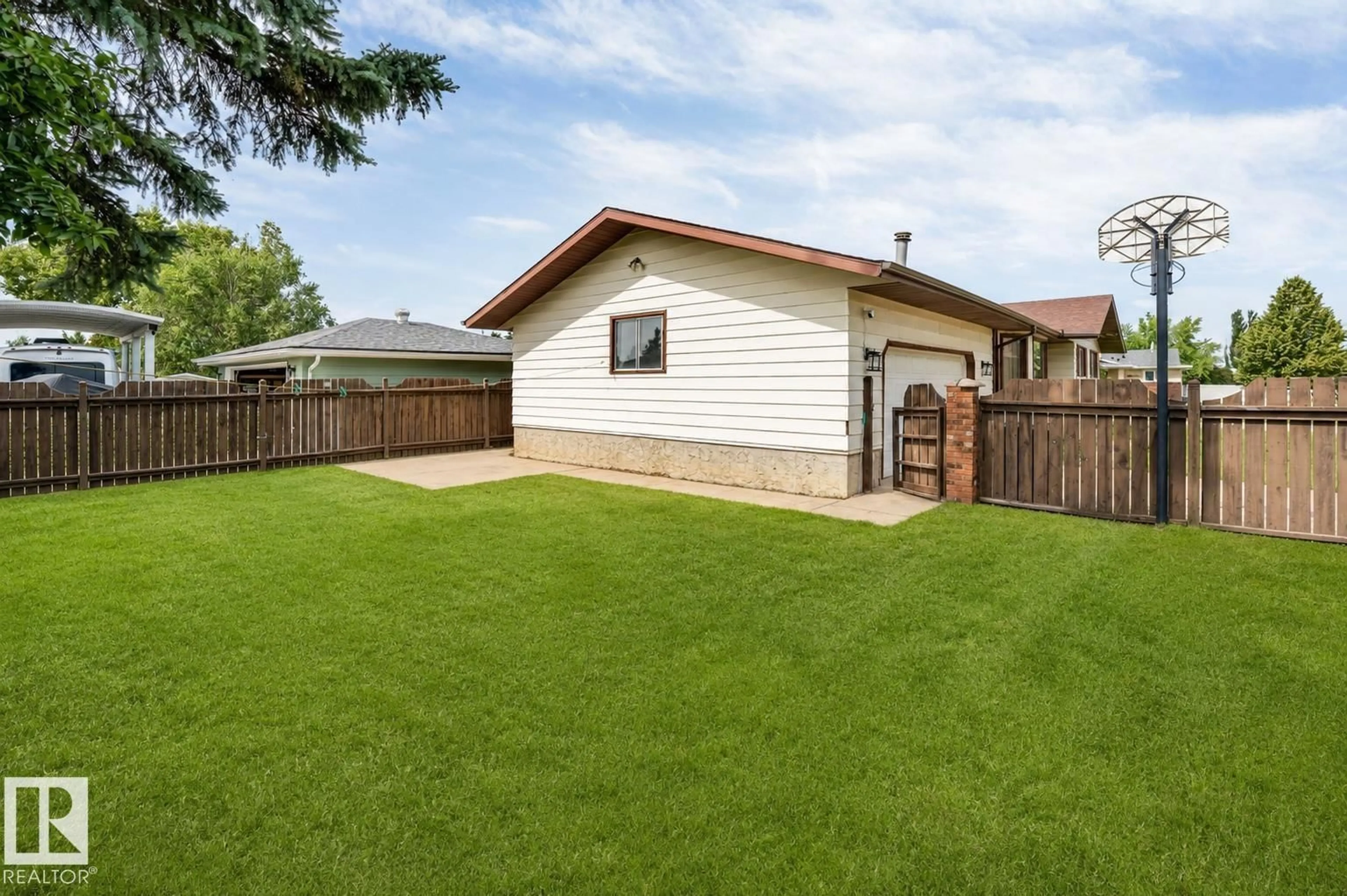 Unknown for 1320 69 ST, Edmonton Alberta T6K3K6