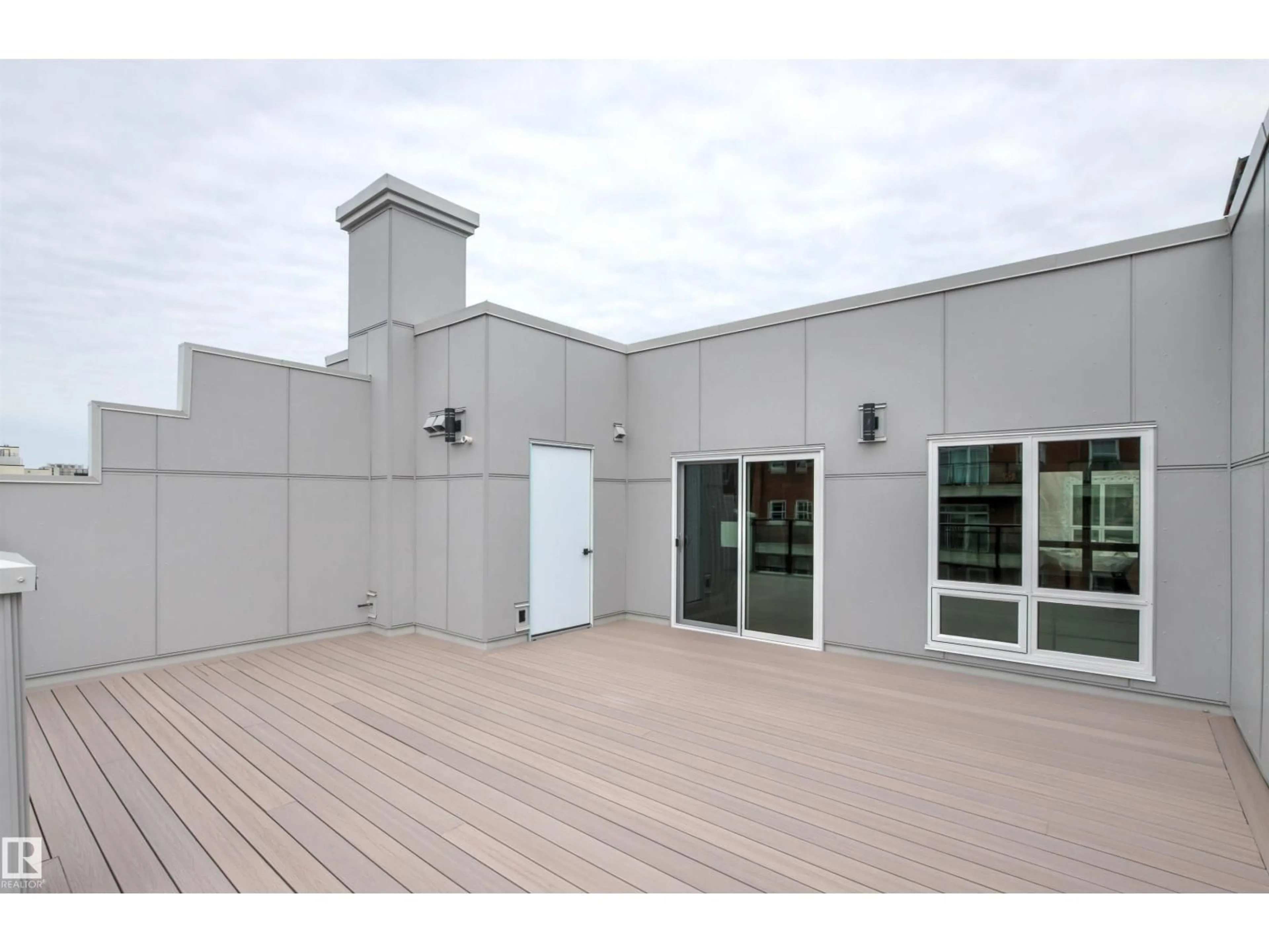 Patio, building for #417 - 10717 83 AV, Edmonton Alberta T6E2E5