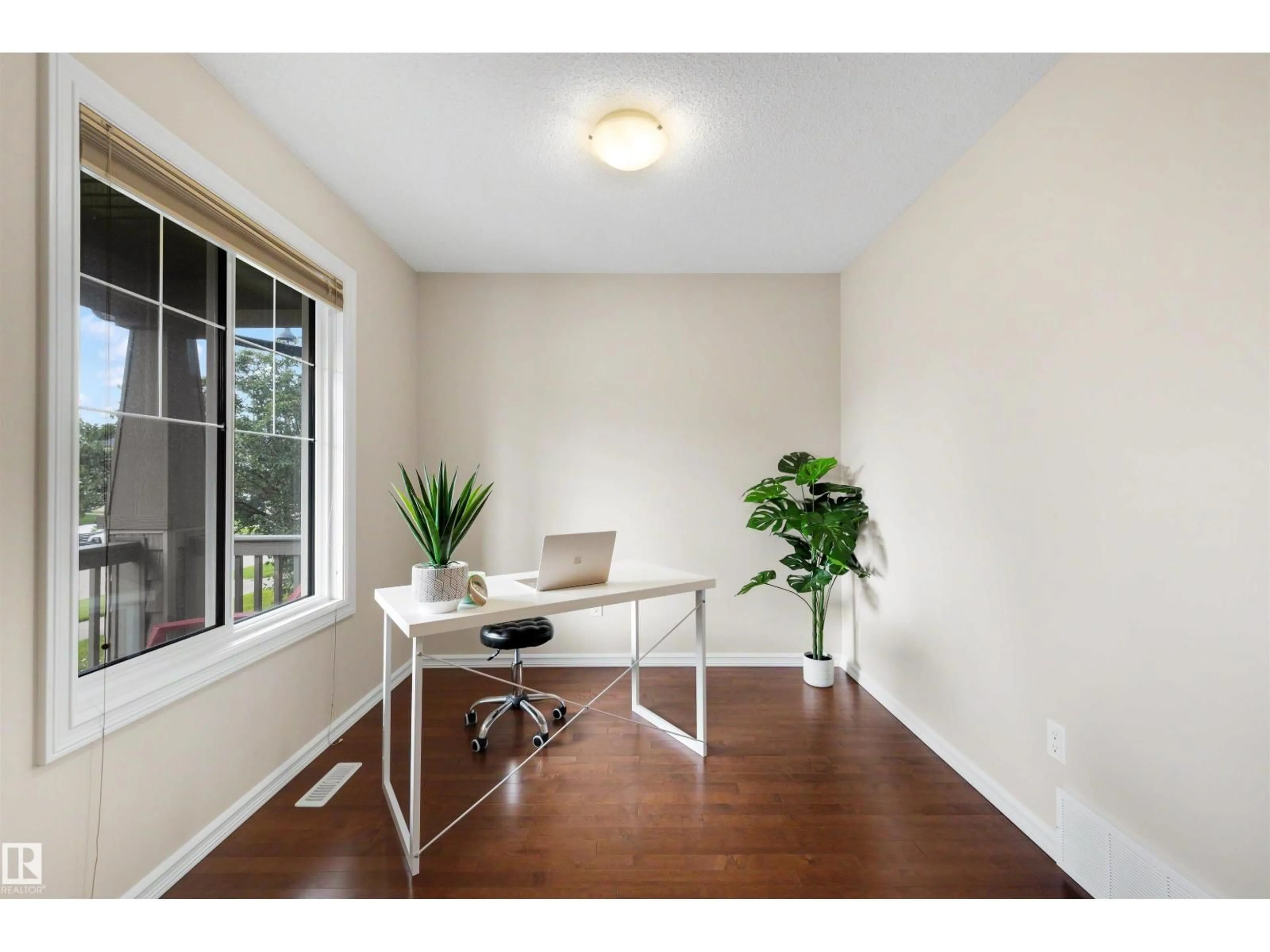 A pic of a room for 9527 212 ST, Edmonton Alberta T5T4J6