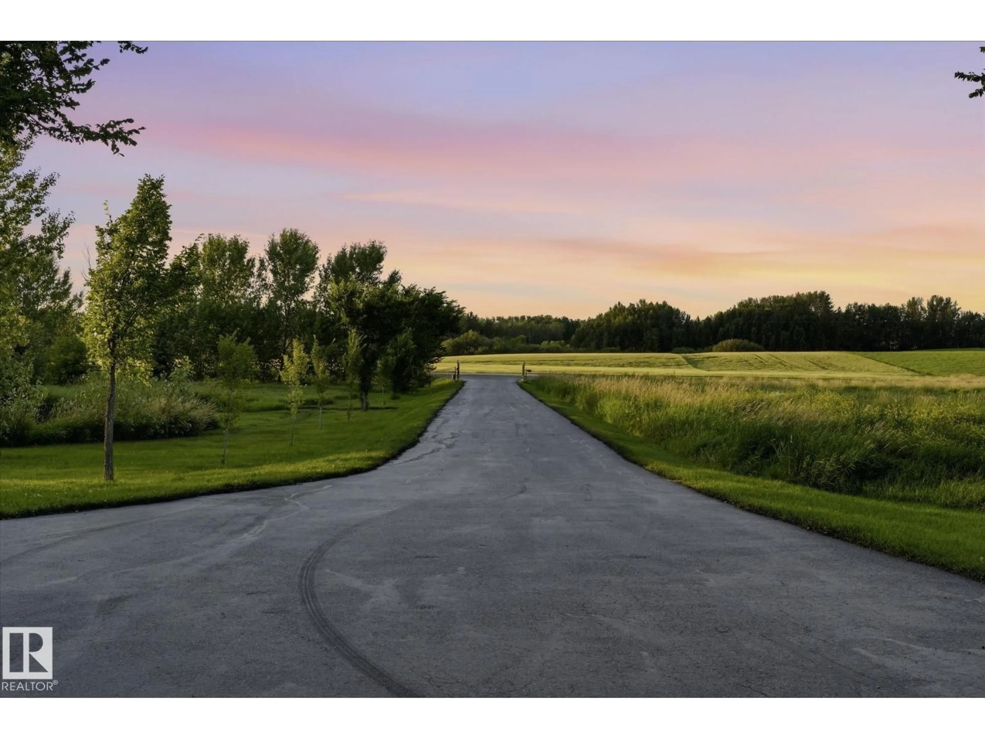 A pic from outside/outdoor area/front of a property/back of a property/a pic from drone, unknown for 27117 TWP RD 534, Rural Parkland County Alberta T7X3M6