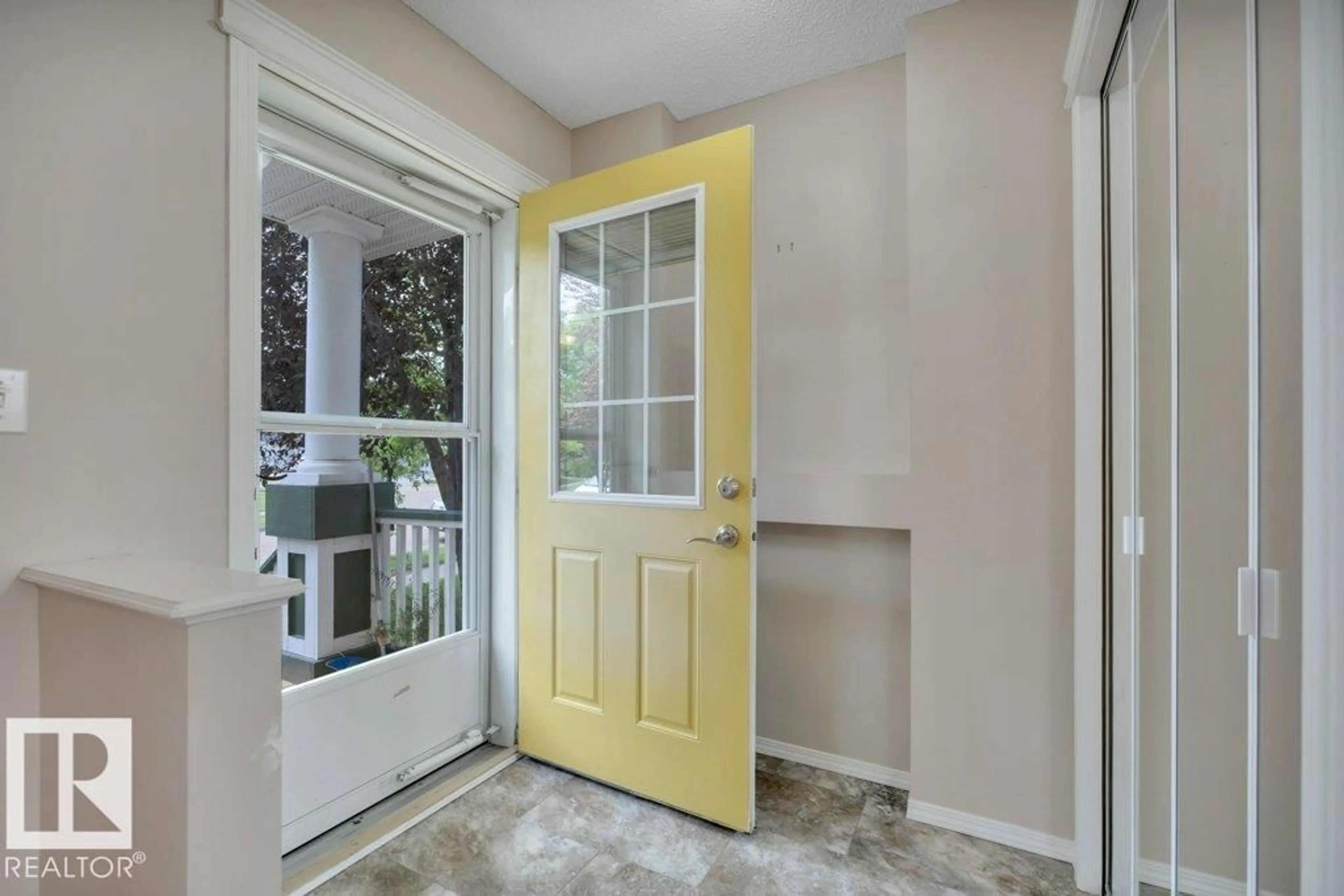 Indoor entryway for 7948 13 AV, Edmonton Alberta T6X1H4