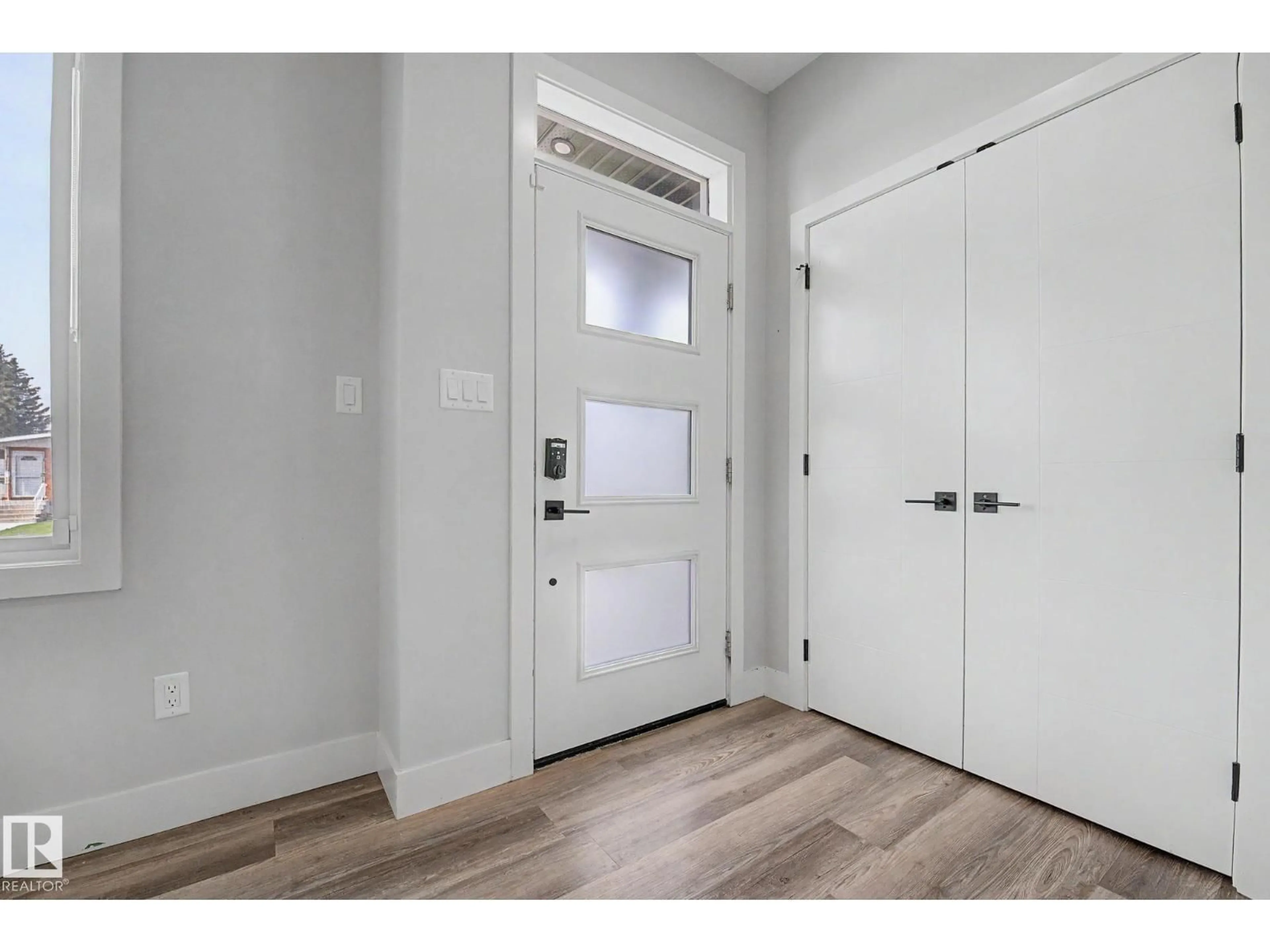 Indoor entryway for NW - 10333 157 ST, Edmonton Alberta T5P2V4