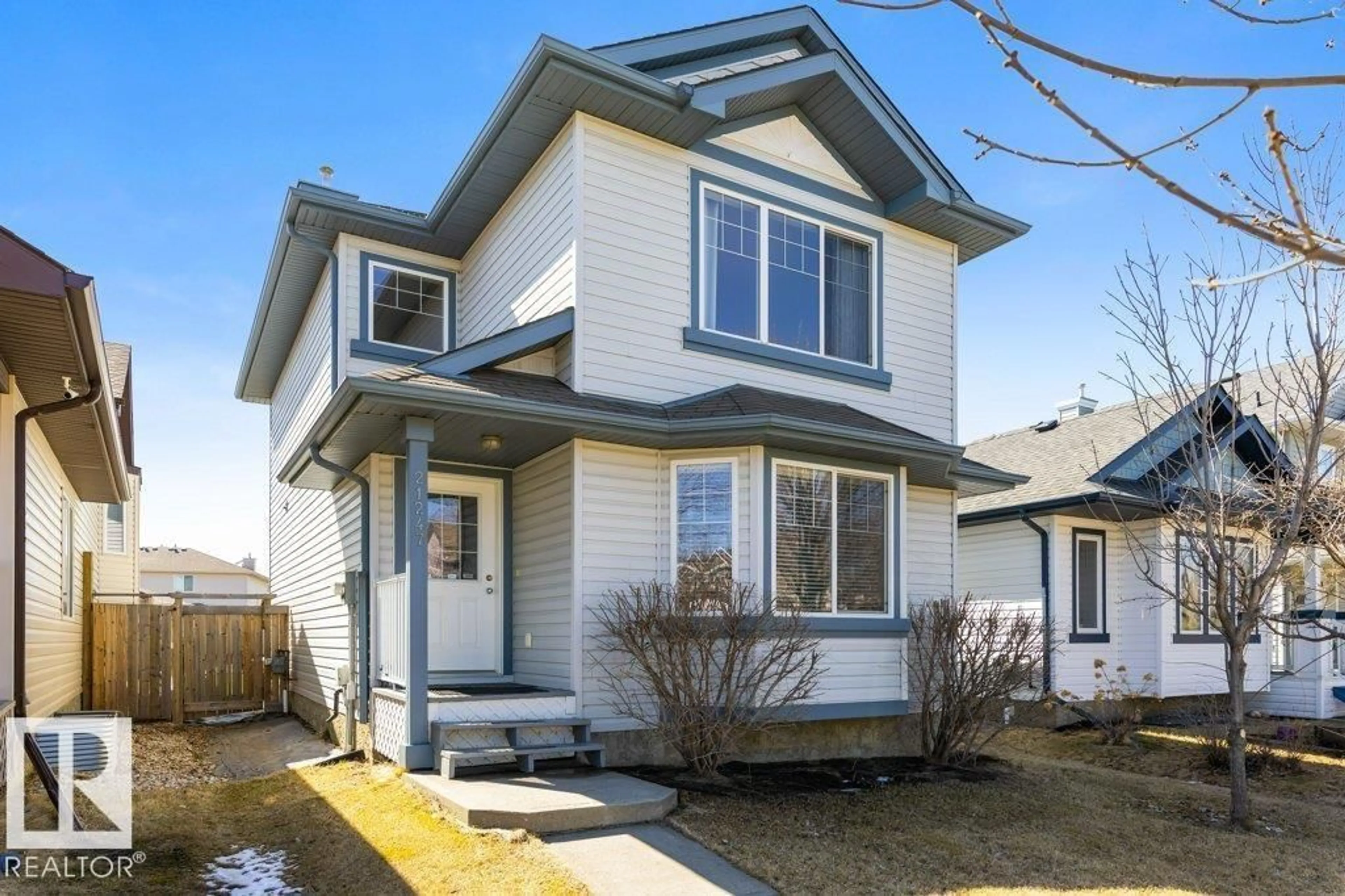 Home with vinyl exterior material, street for 21247 91 AV, Edmonton Alberta T5T0W4