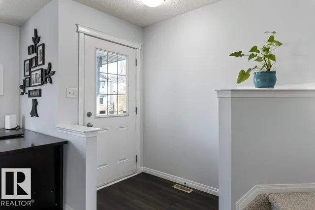 21247 91 AV, Edmonton 4
