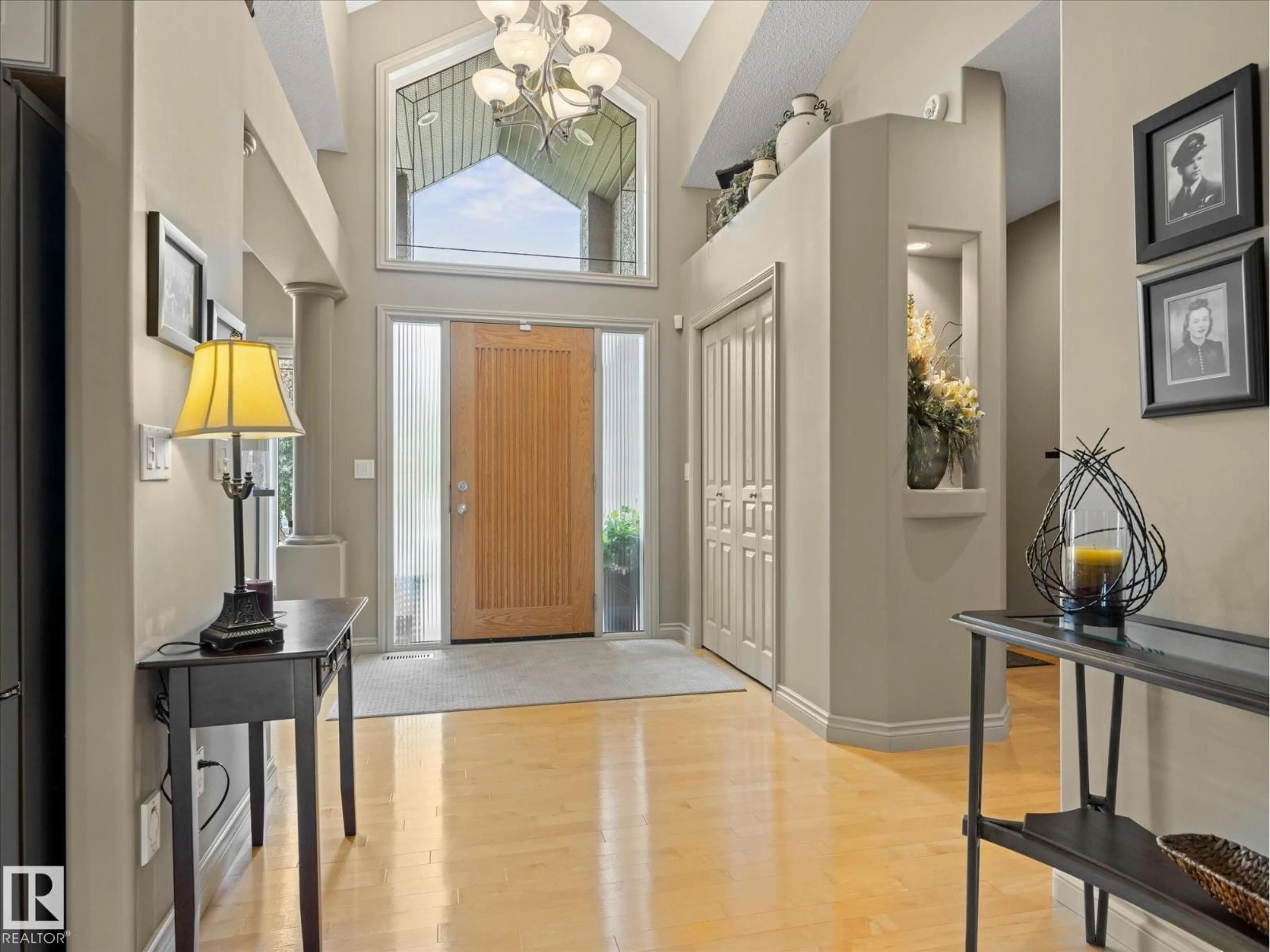 Indoor entryway for 12 LAFLEUR DR, St. Albert Alberta T8N5Y1