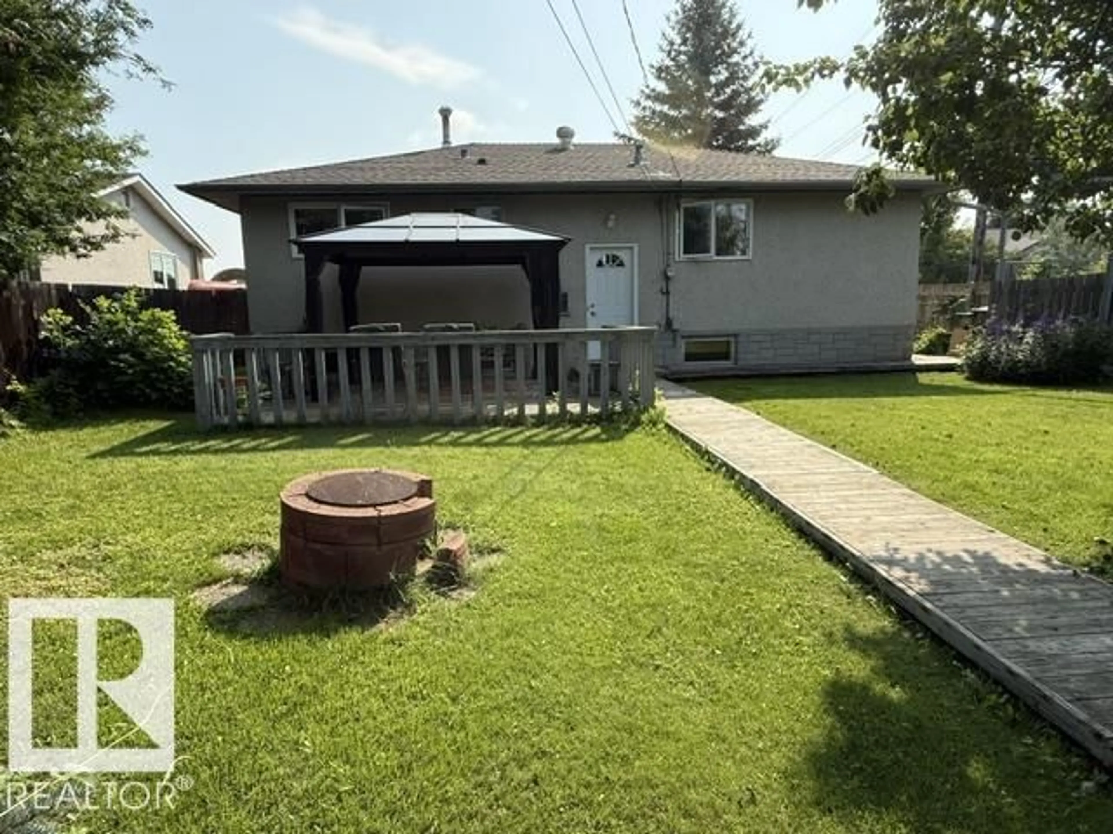 A pic from outside/outdoor area/front of a property/back of a property/a pic from drone, street for NW - 13508 64 ST, Edmonton Alberta T5A0Y9