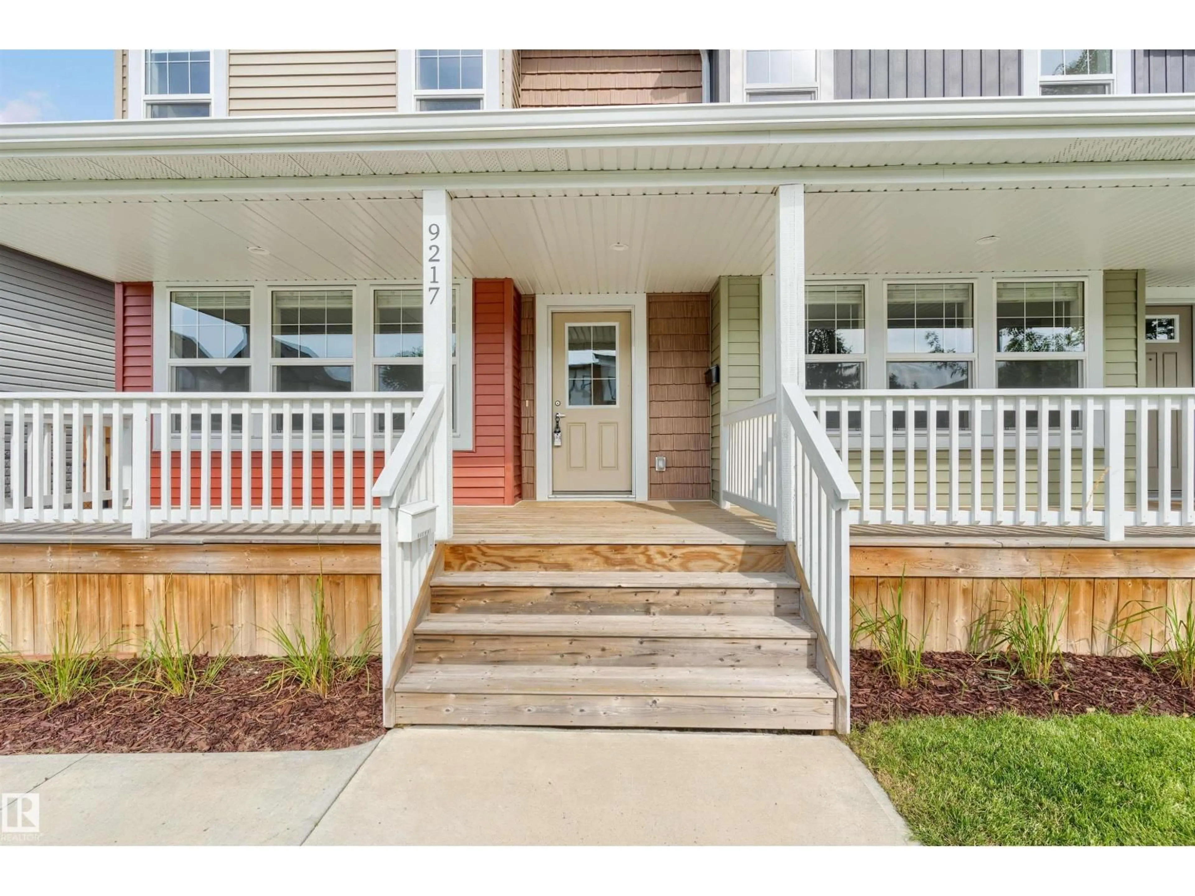Indoor entryway for NW - 9217 150 ST, Edmonton Alberta T5R1G4