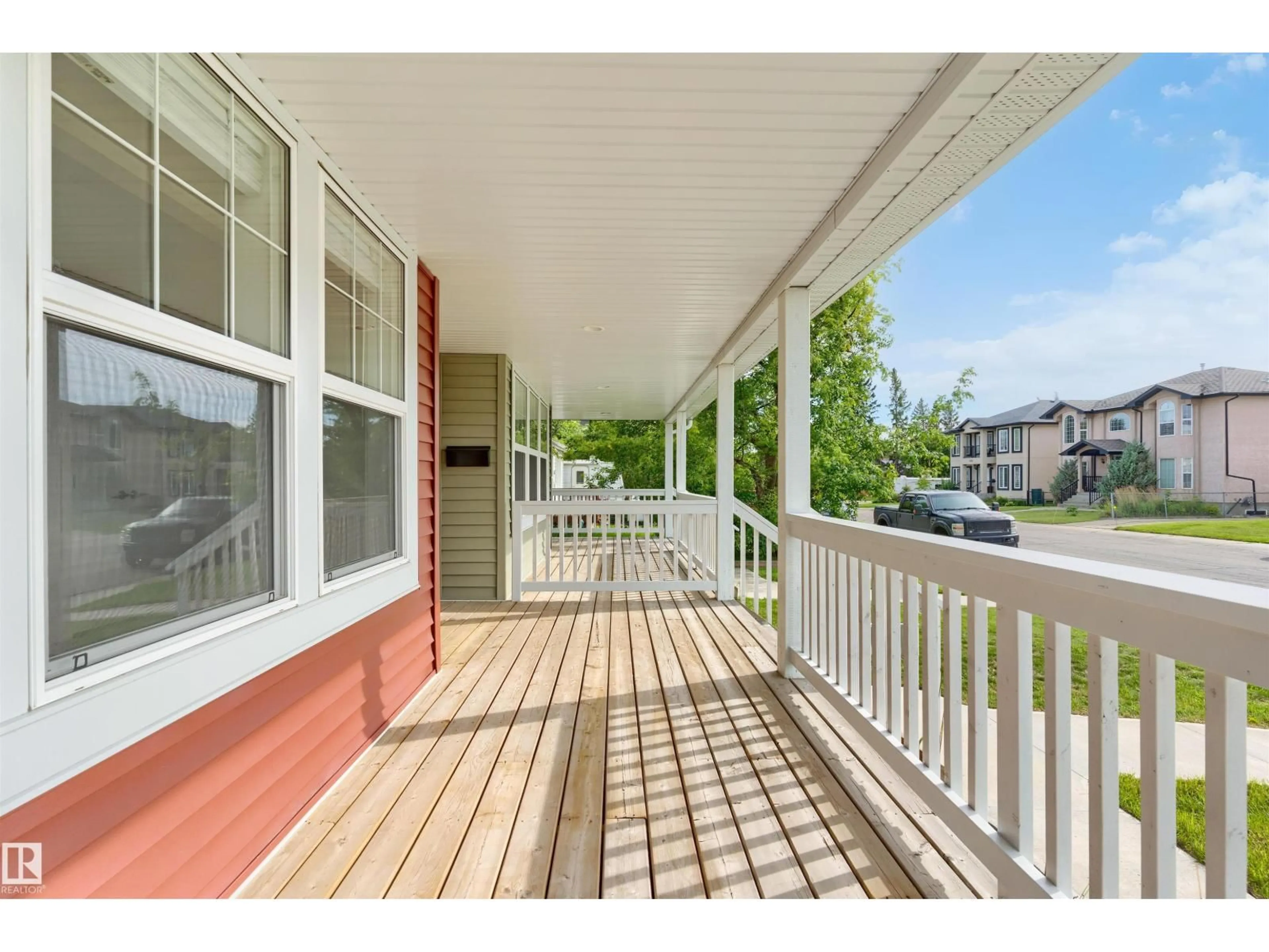 Patio, water/lake/river/ocean view for NW - 9217 150 ST, Edmonton Alberta T5R1G4