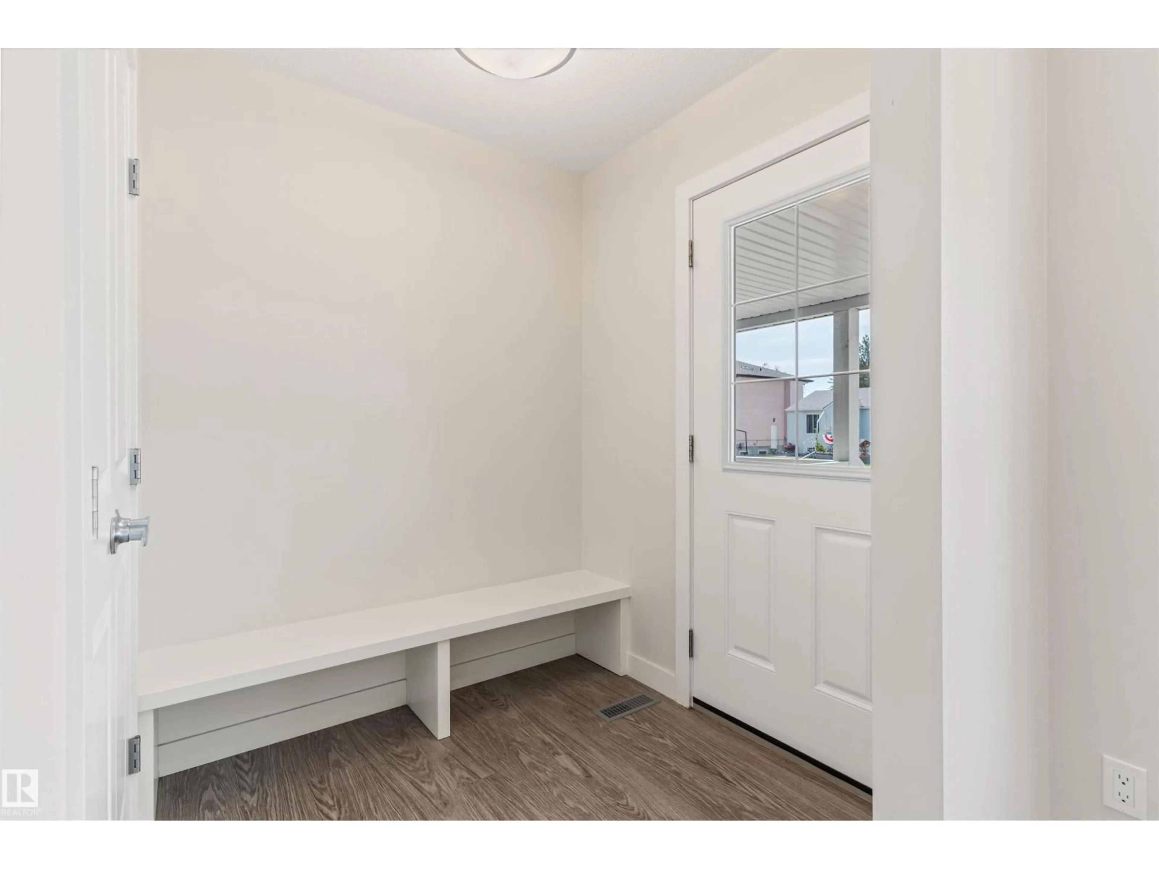 Indoor entryway for NW - 9217 150 ST, Edmonton Alberta T5R1G4