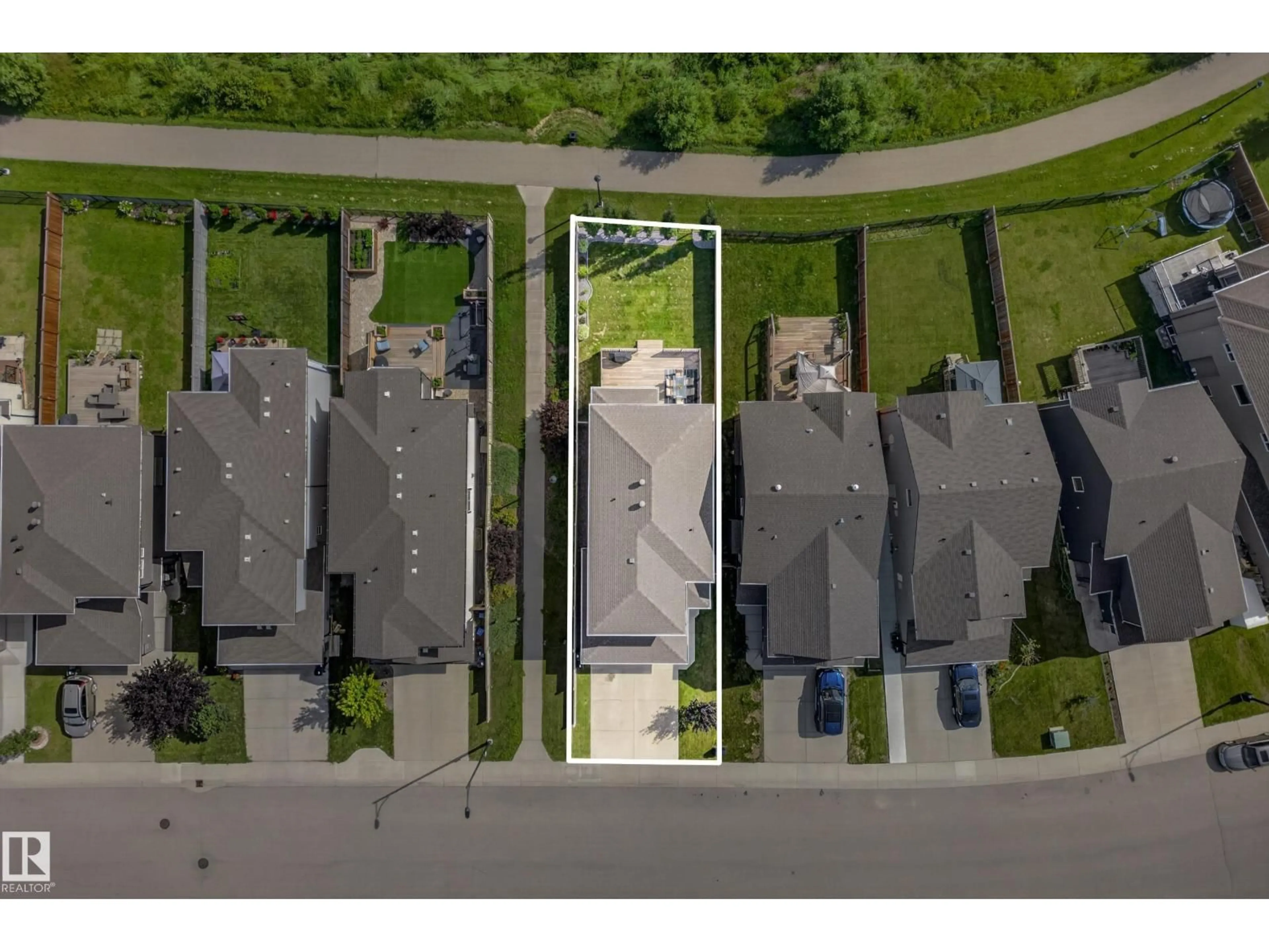 A pic from outside/outdoor area/front of a property/back of a property/a pic from drone, street for 3519 8 ST, Edmonton Alberta T6T1A2