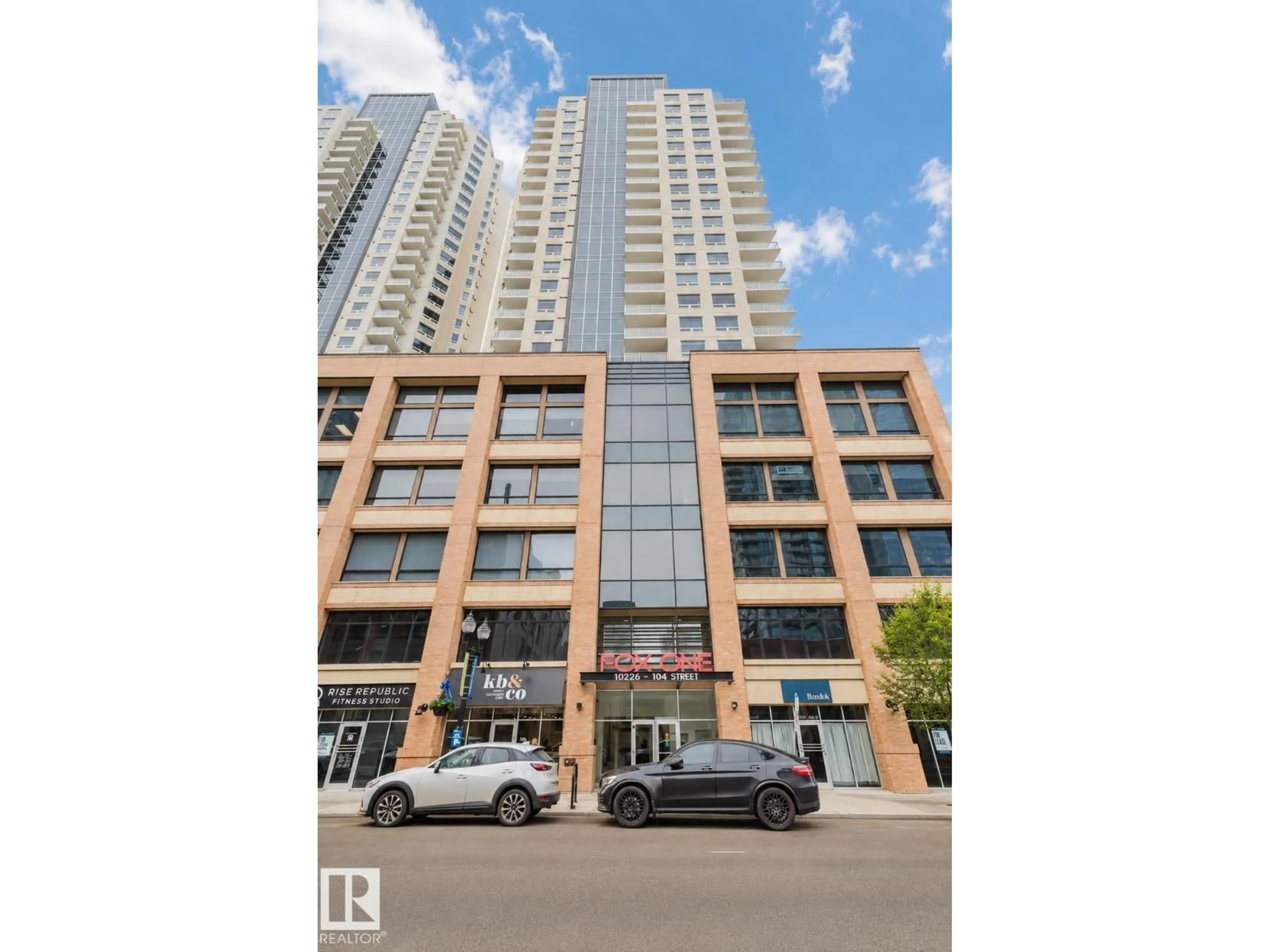 Indoor foyer for 10226 - 2207 104 ST, Edmonton Alberta T5J1B8