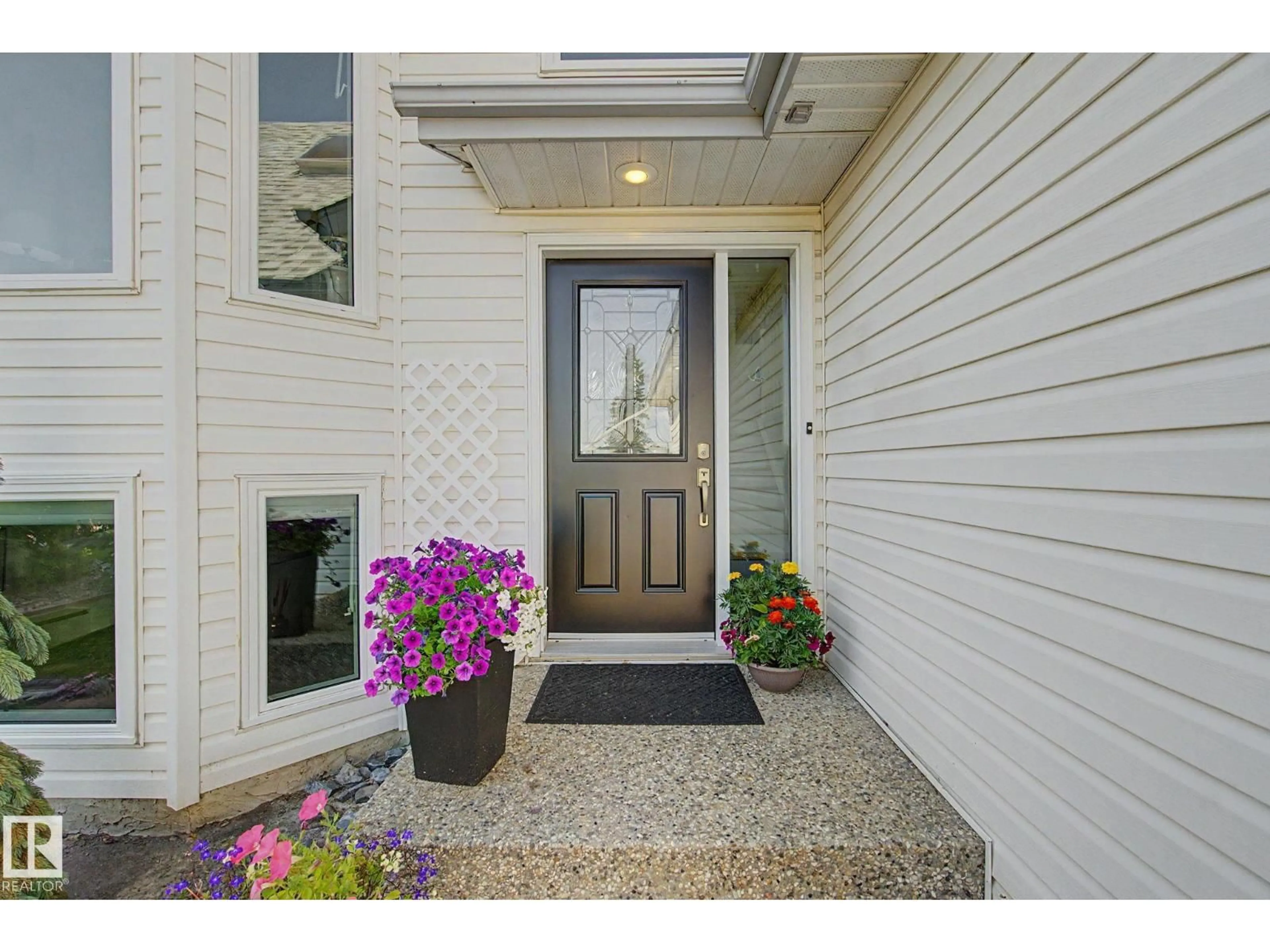 Indoor entryway for 32 FAIRWAY DR, Spruce Grove Alberta T7X3K3
