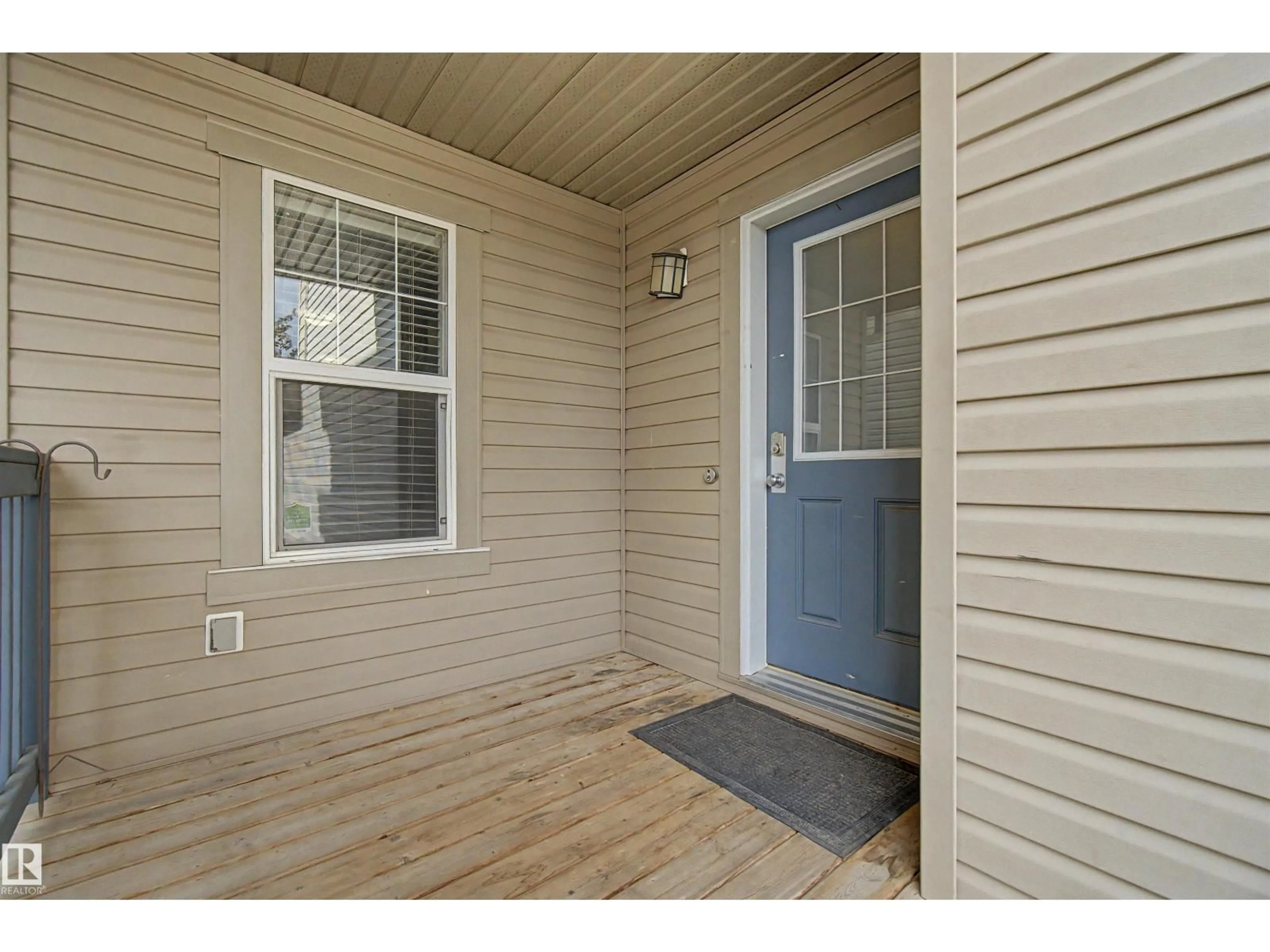 Indoor entryway for 1602 CHAPMAN WY, Edmonton Alberta T6W0Z2