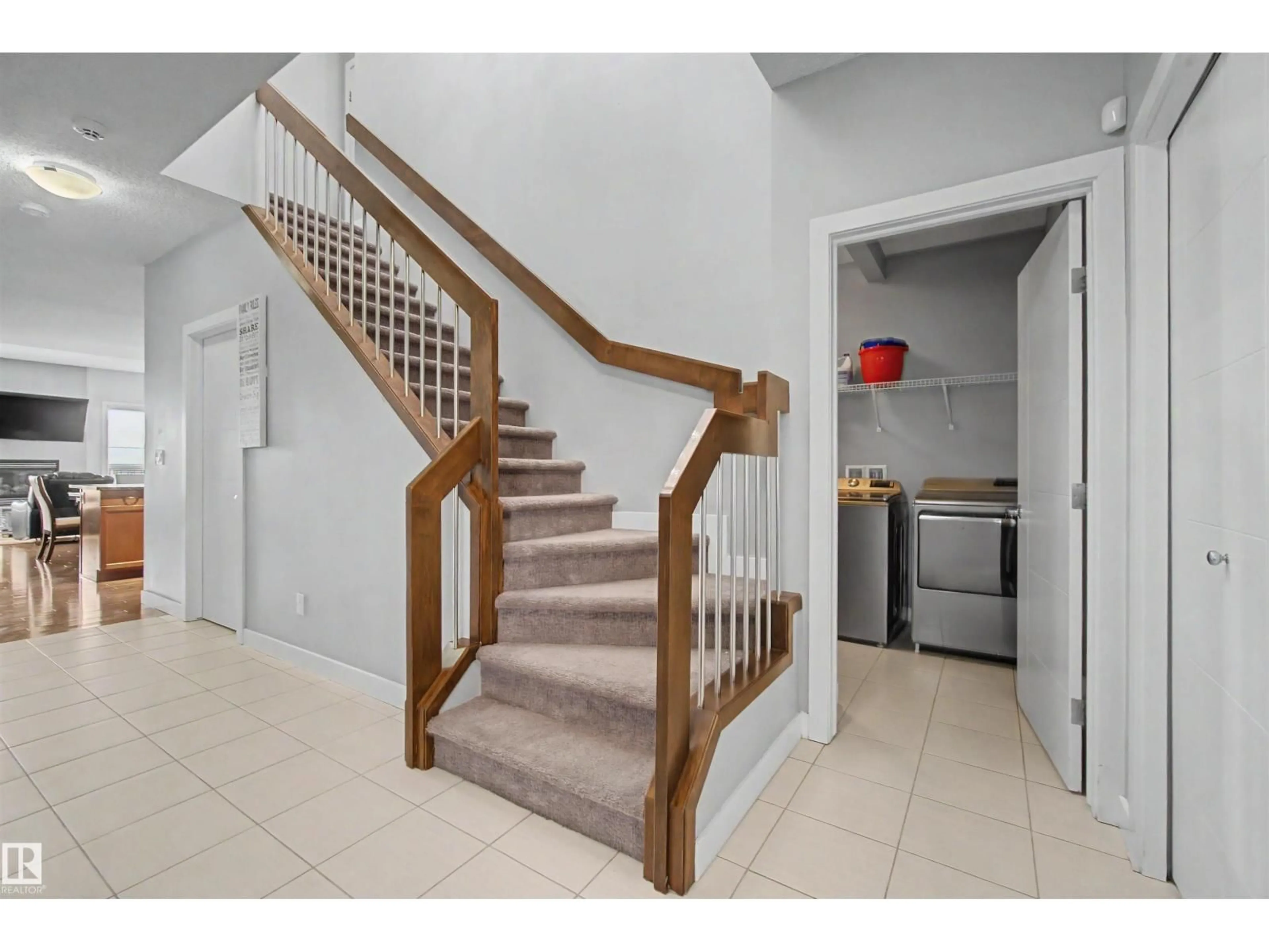 Stairs for 1602 CHAPMAN WY, Edmonton Alberta T6W0Z2