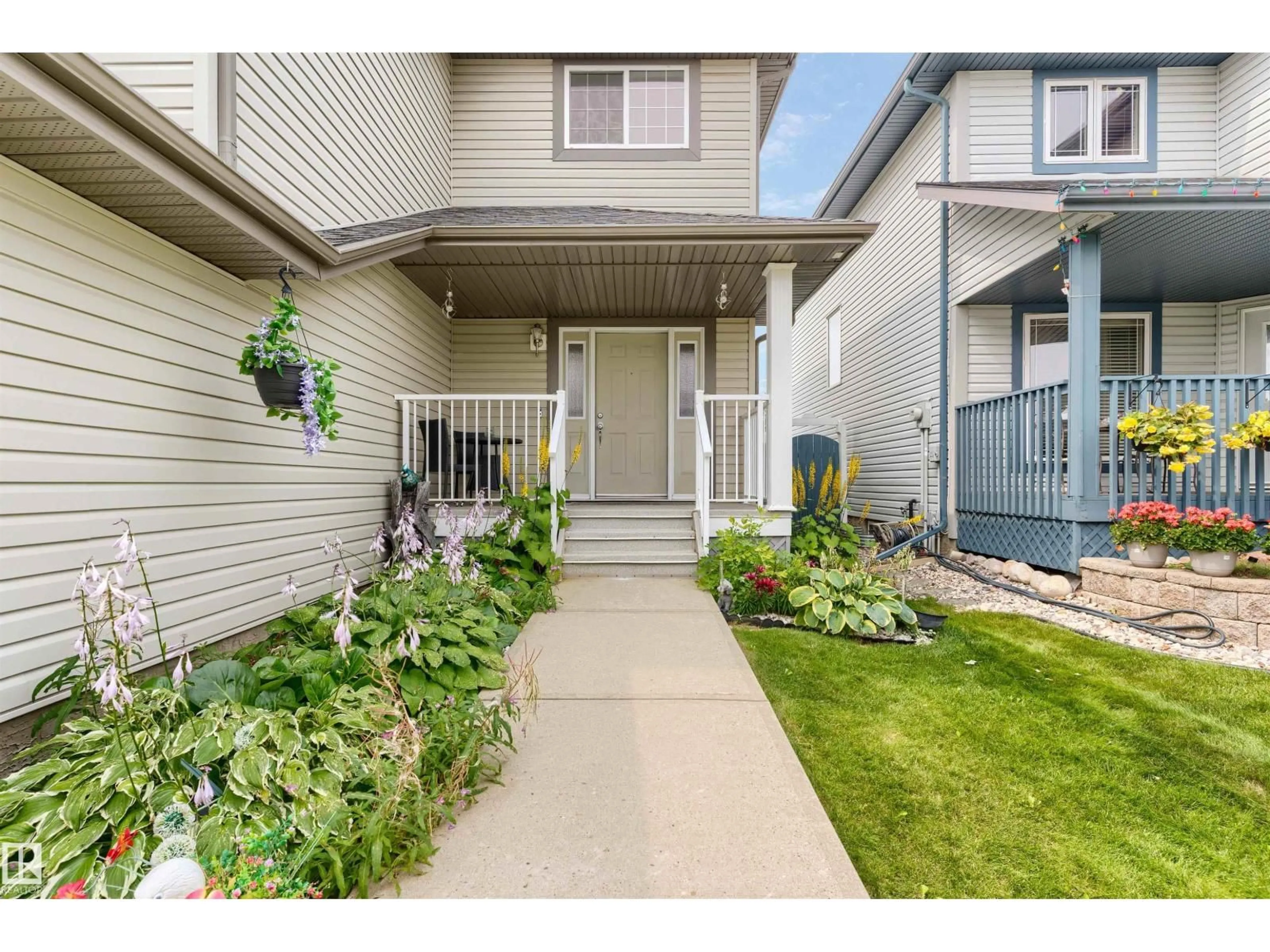 Indoor entryway for 1235 ORMSBY LN, Edmonton Alberta T5T6R2